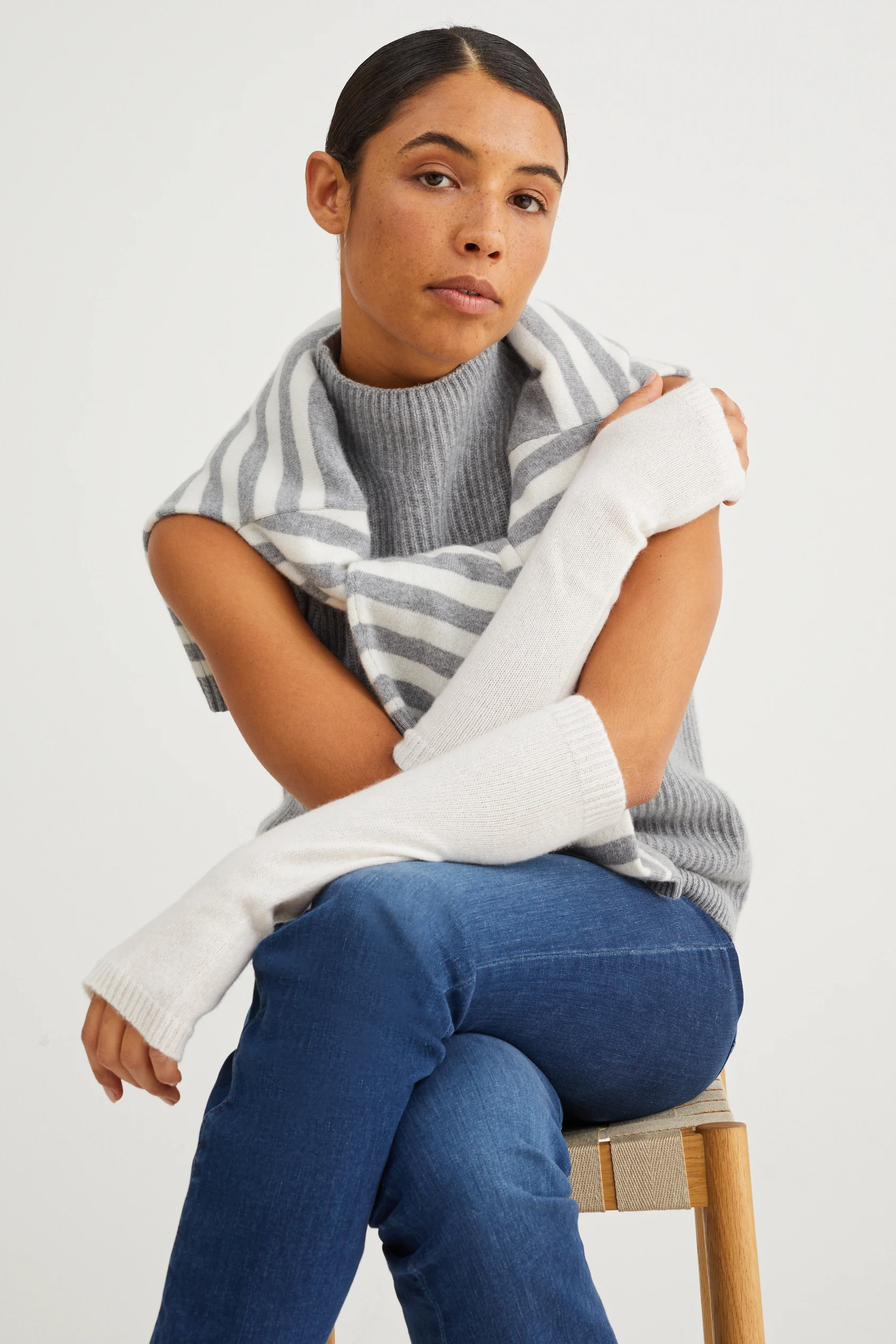 Fingerless cashmere gloves