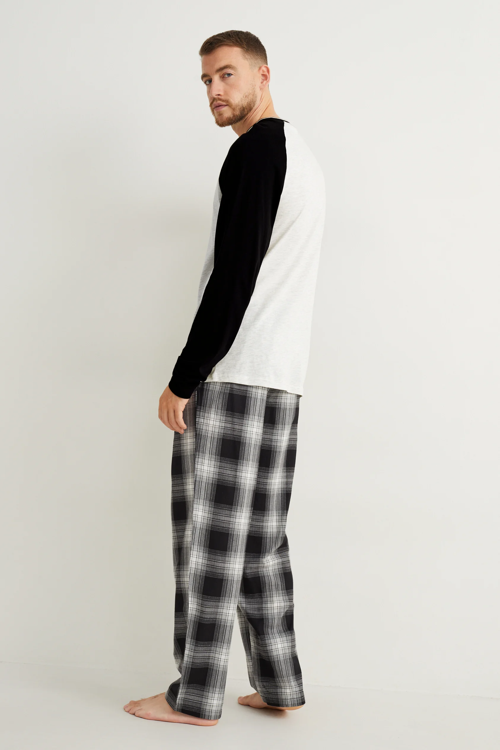 Pyjamas with flannel bottoms