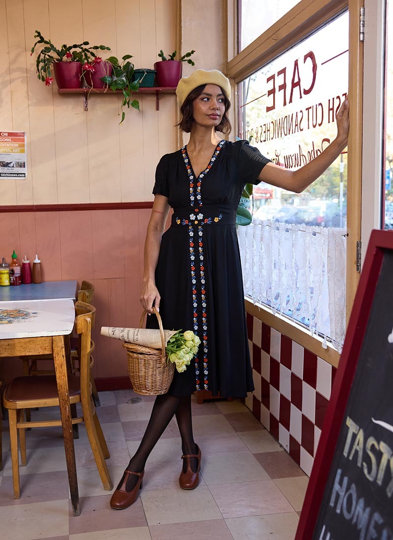 Podie Embroidered Floral Midi Dress - Black