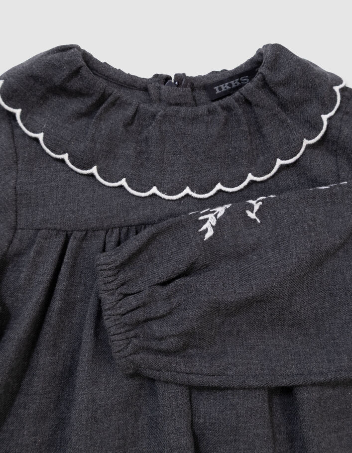 Blouse grise large col et broderies fille