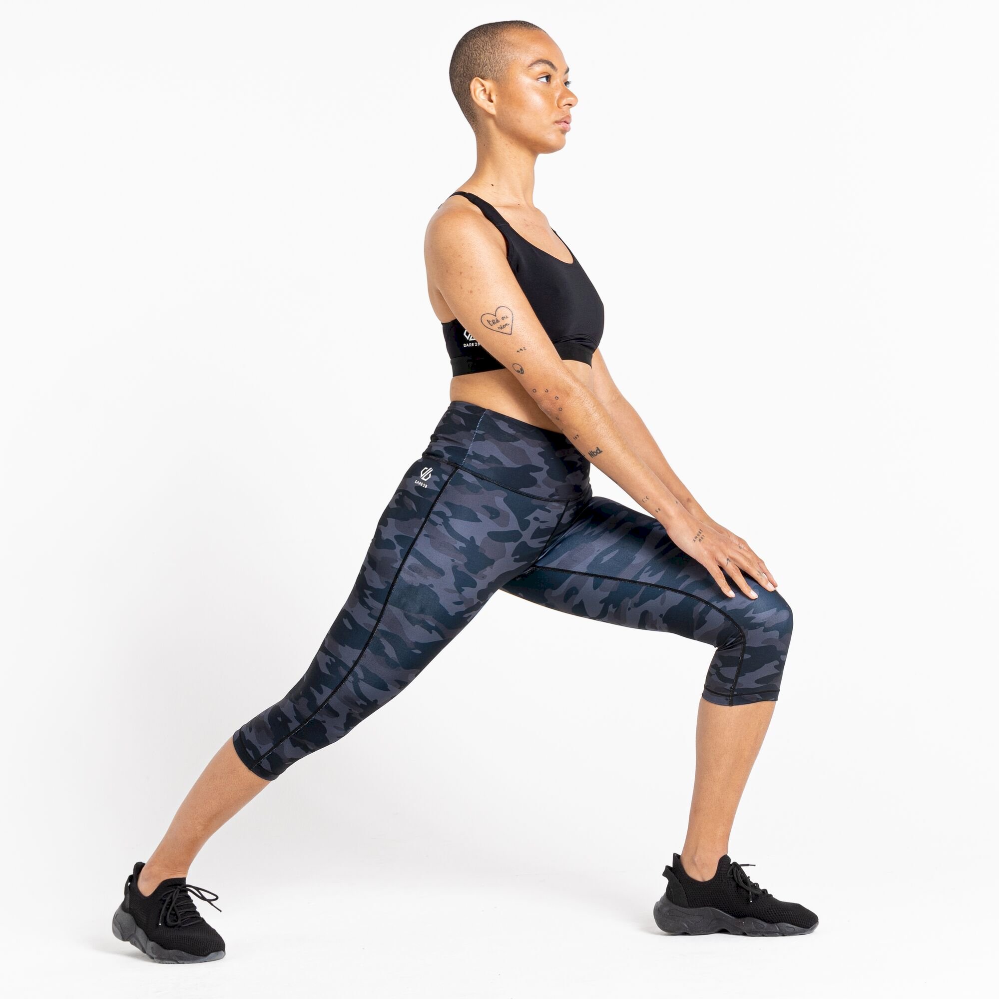 Dare 2b - Women's Influential 3/4 Recycled Leggings | Black Camo Print