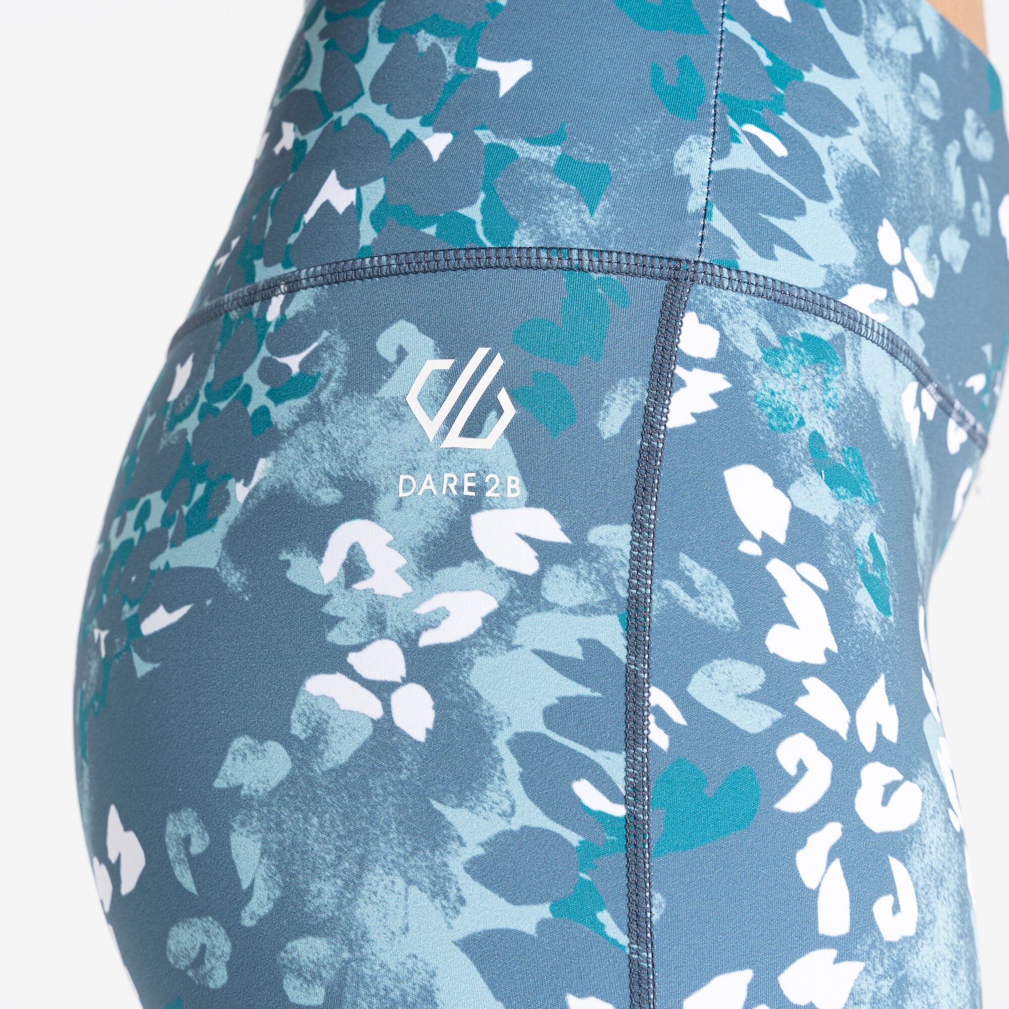 Dare 2b - Women's Influential 3/4 Recycled Leggings | Canton Green Animal Print