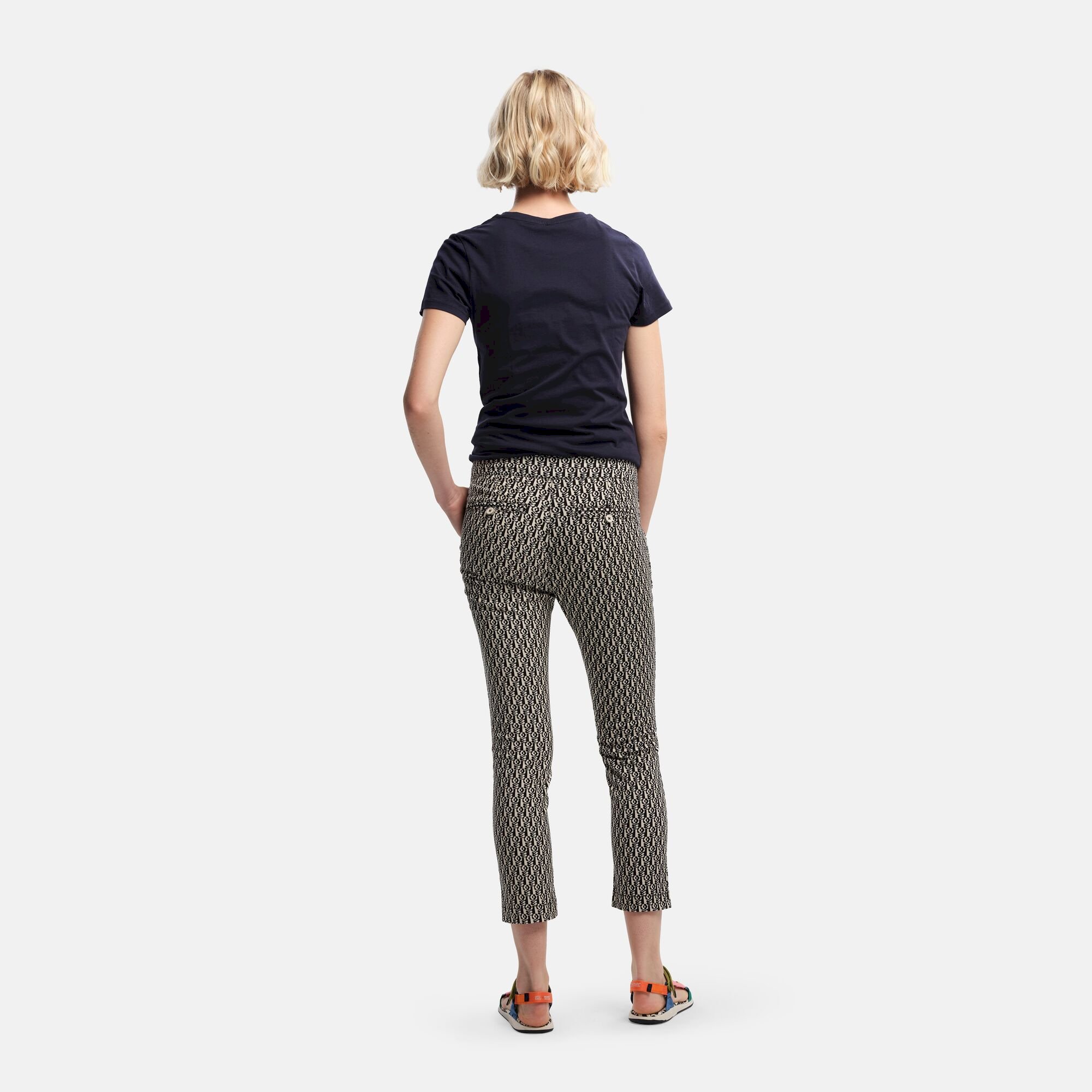 Orla Kiely Slim Fit Coolweave Capri Pants | Stem in Vase Black