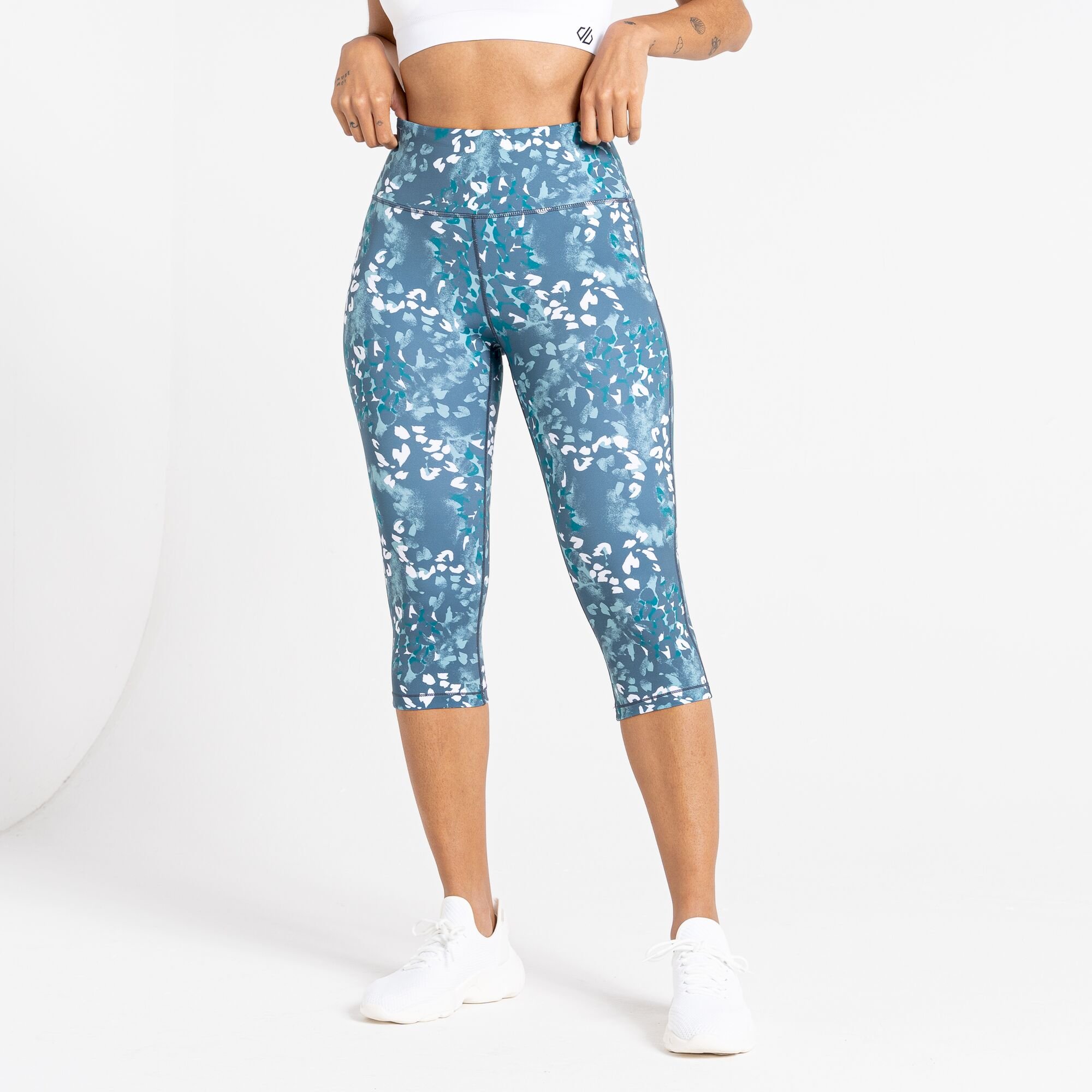 Dare 2b - Women's Influential 3/4 Recycled Leggings | Canton Green Animal Print