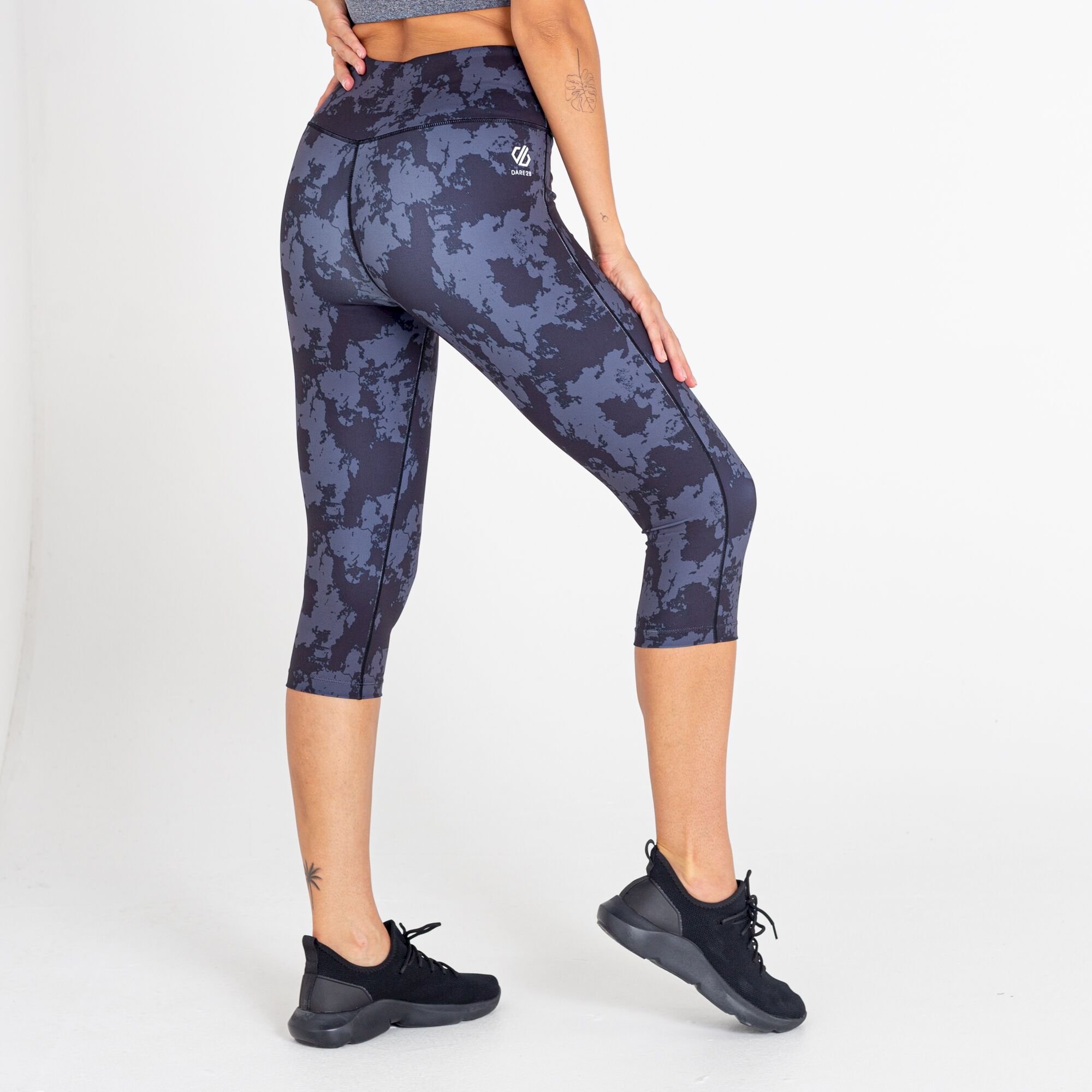 Dare 2b - Women's Influential 3/4 Recycled Leggings | Black Mirage Print