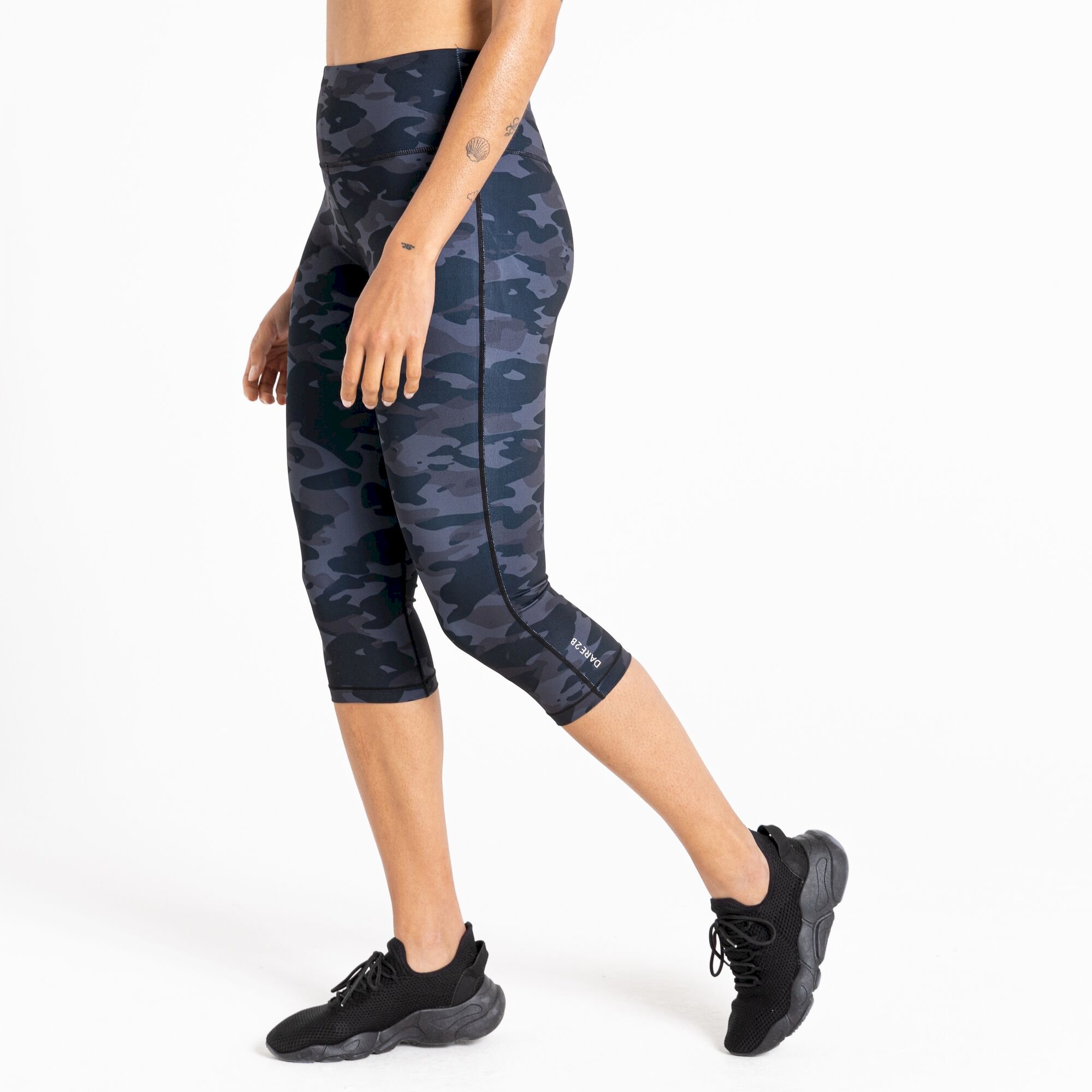 Dare 2b - Women's Influential 3/4 Recycled Leggings | Black Camo Print