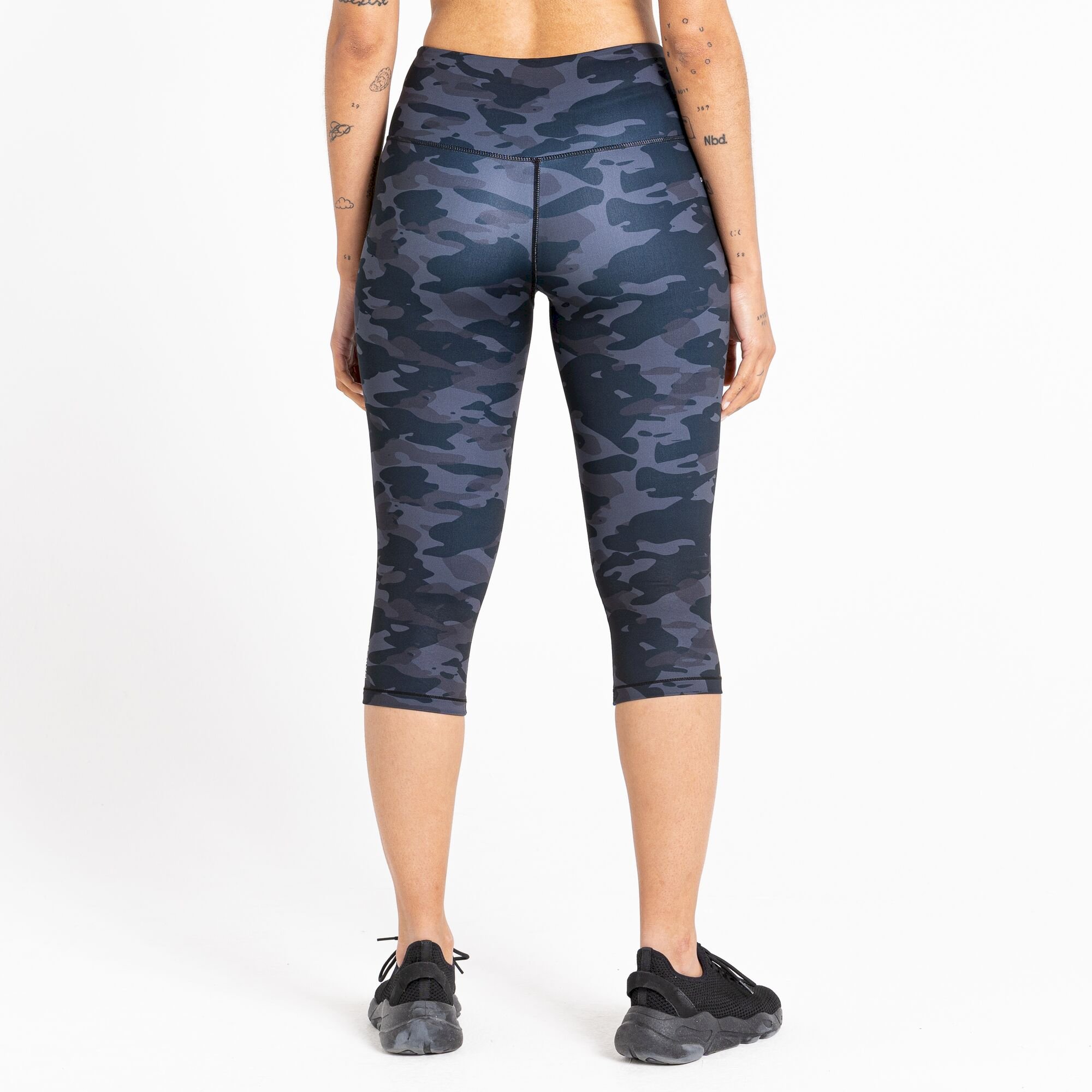 Dare 2b - Women's Influential 3/4 Recycled Leggings | Black Camo Print