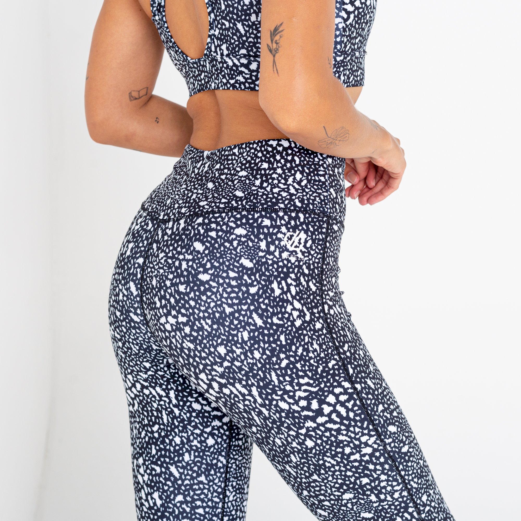 Dare 2b - Women's Influential Recycled Leggings | Black White Dot Print