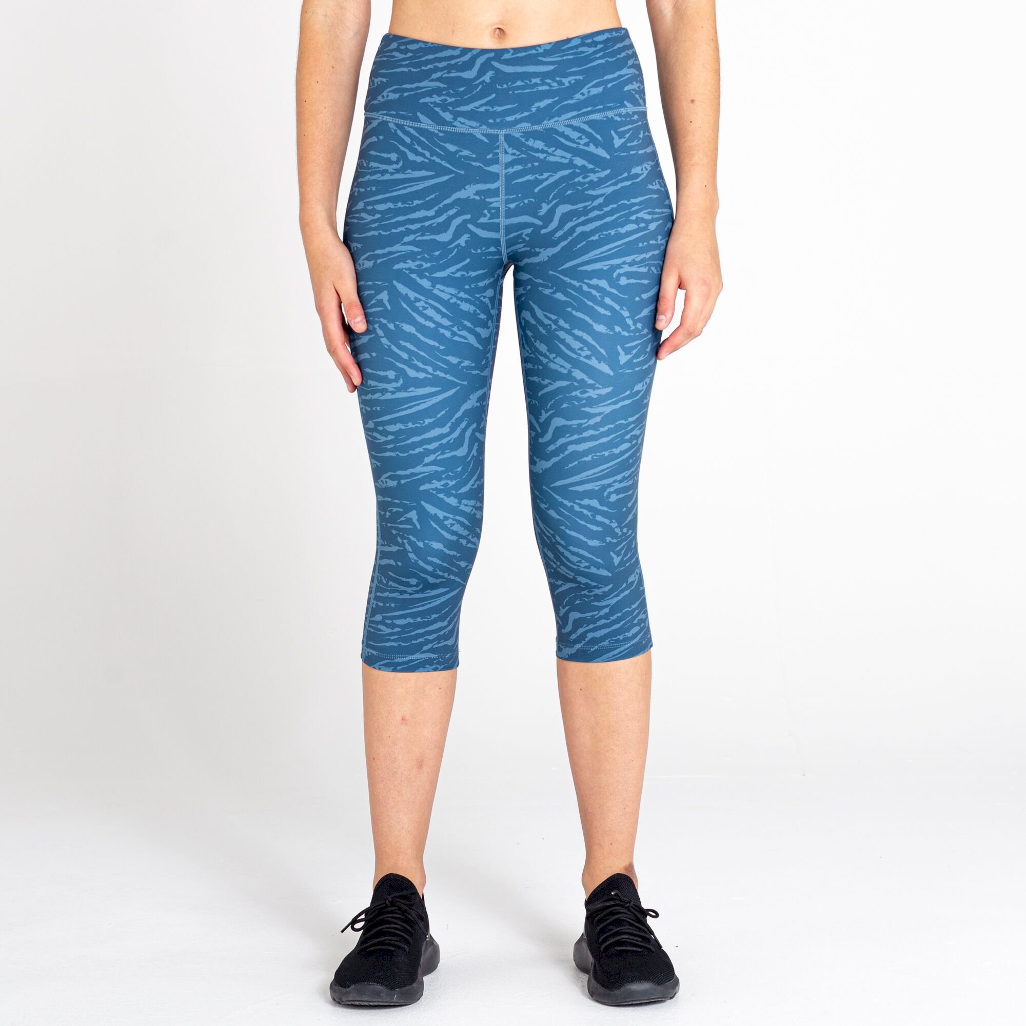 Dare 2b - Women's Influential 3/4 Recycled Leggings | Orion Grey Tiger Print