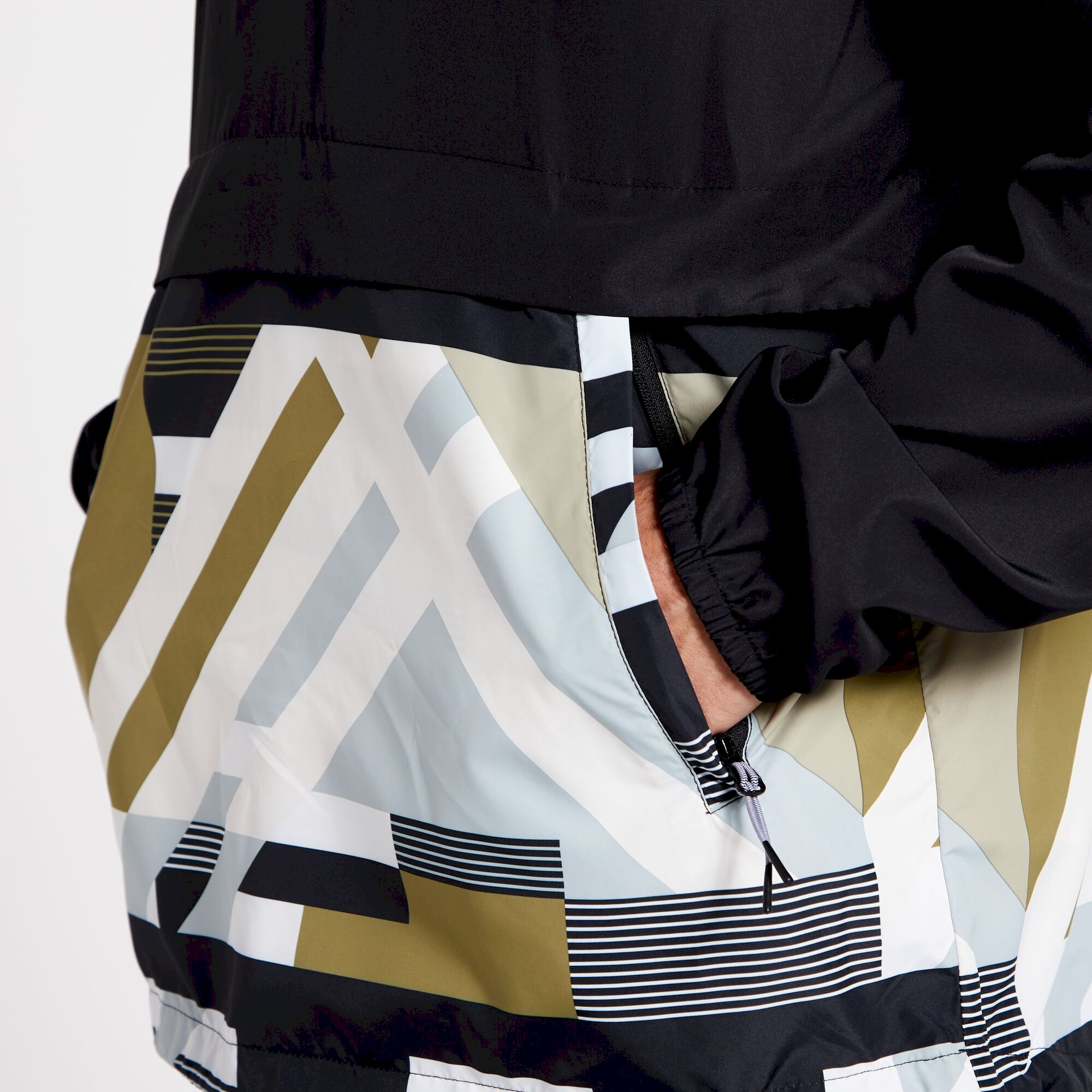 Dare 2b - Men's Hot Shot Windbreaker Jacket | Black Hero Print