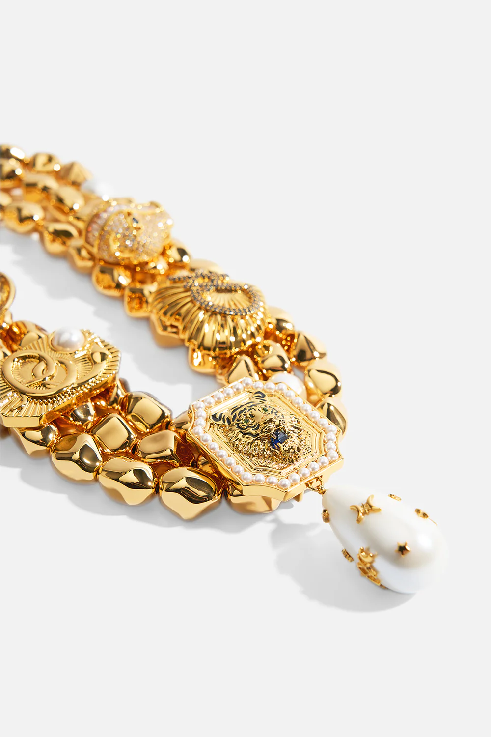 A SPANISH STATEMENT NECKLACE GOLD