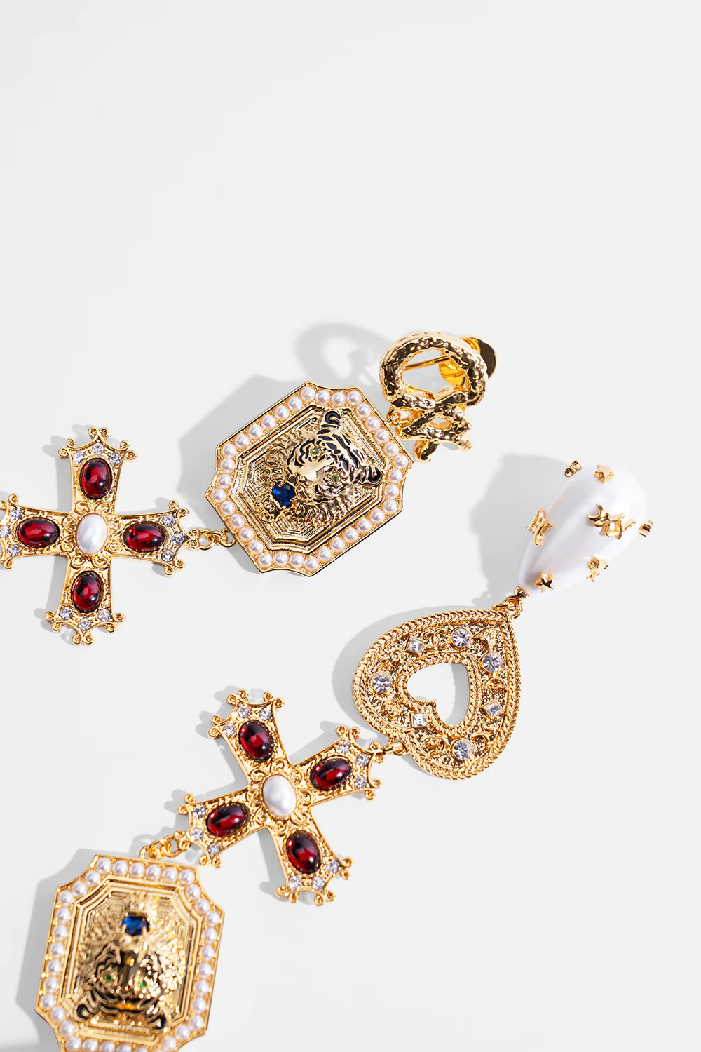 A SPANISH STATEMENT LONG EARRINGS GOLD