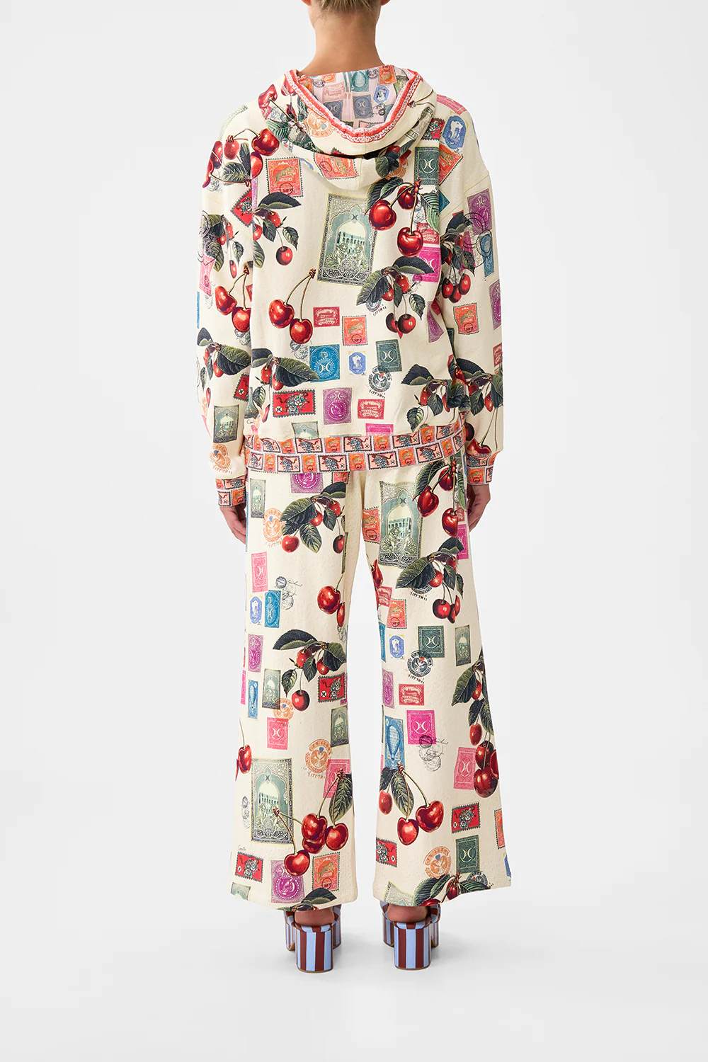 HOODIE WITH SIDE POCKETS NOTES FROM THE ROAD