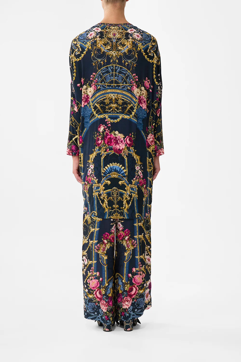 SIDE SPLIT JERSEY TEE ORNATE ON A PLATE