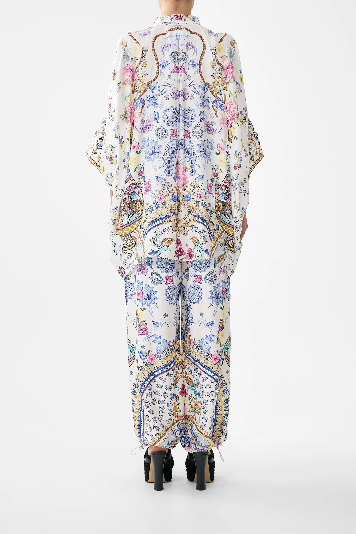 BATWING SHIRT ALL ABOUT THAT LACE