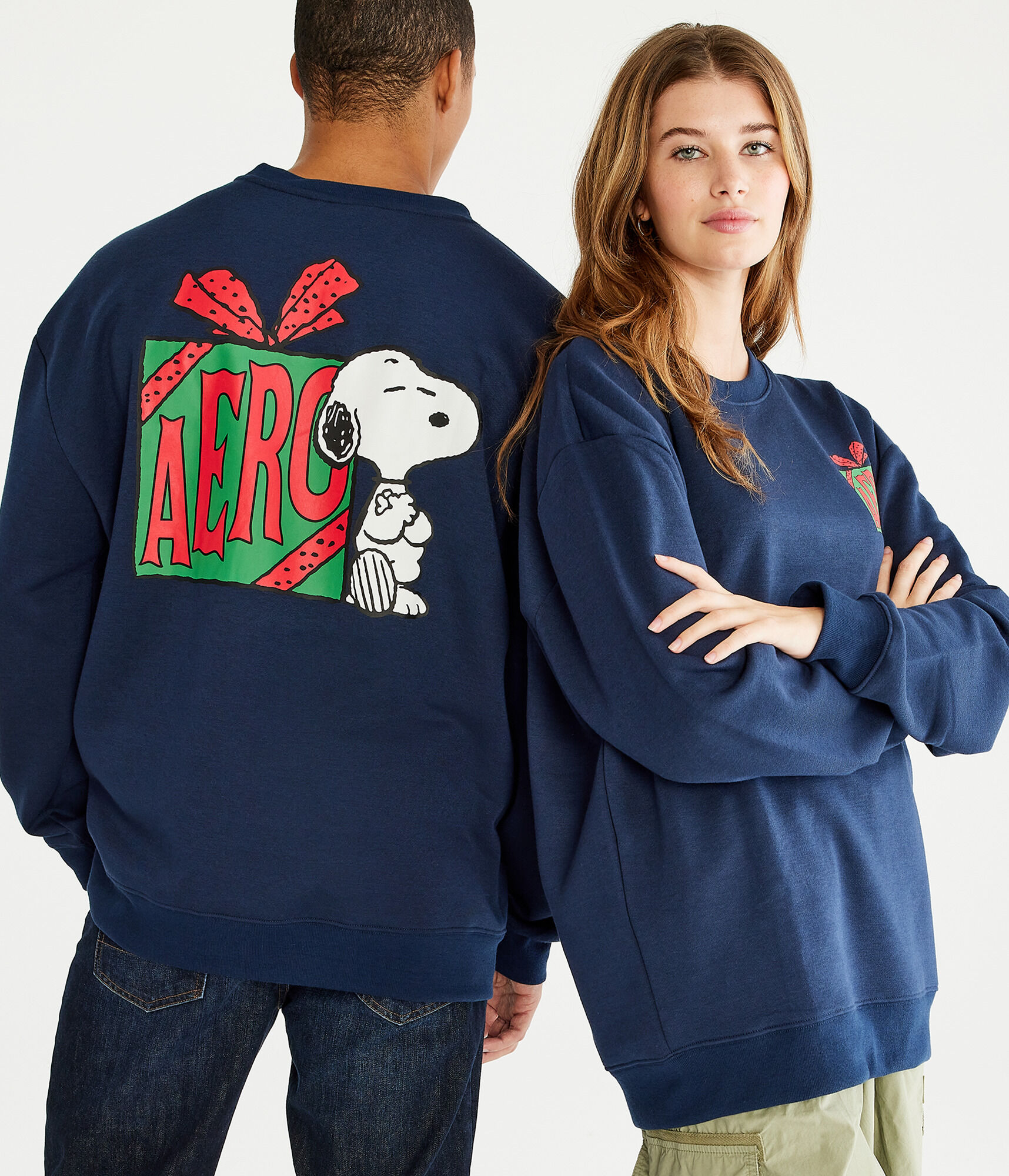 Peanuts® | Aéropostale Snoopy Present Crew Sweatshirt