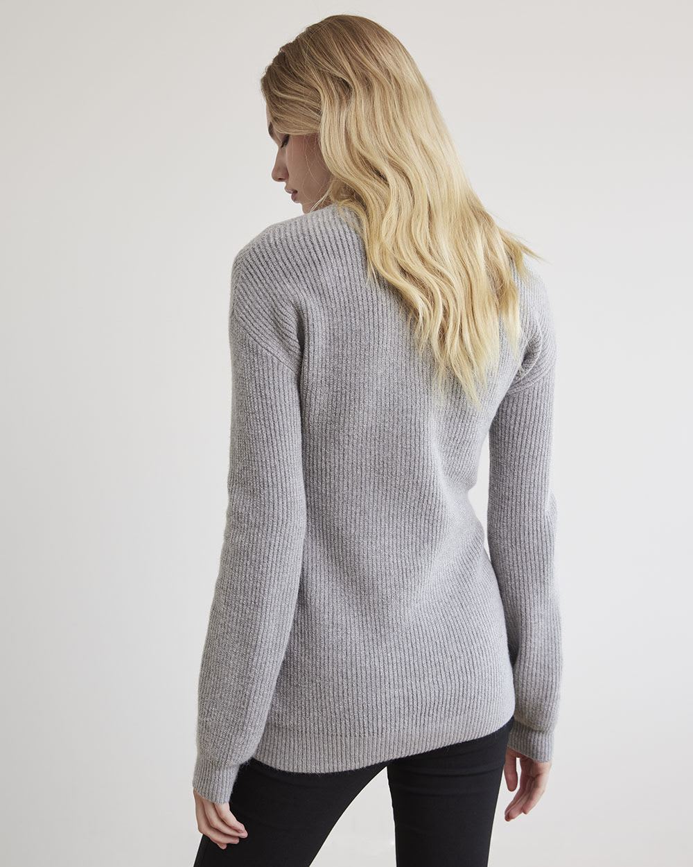 Long-Sleeve Fitted Sweater with Crew Neckline