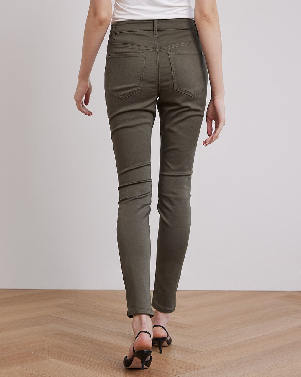 Solid Mid-Rise Natalie Jegging - 28"