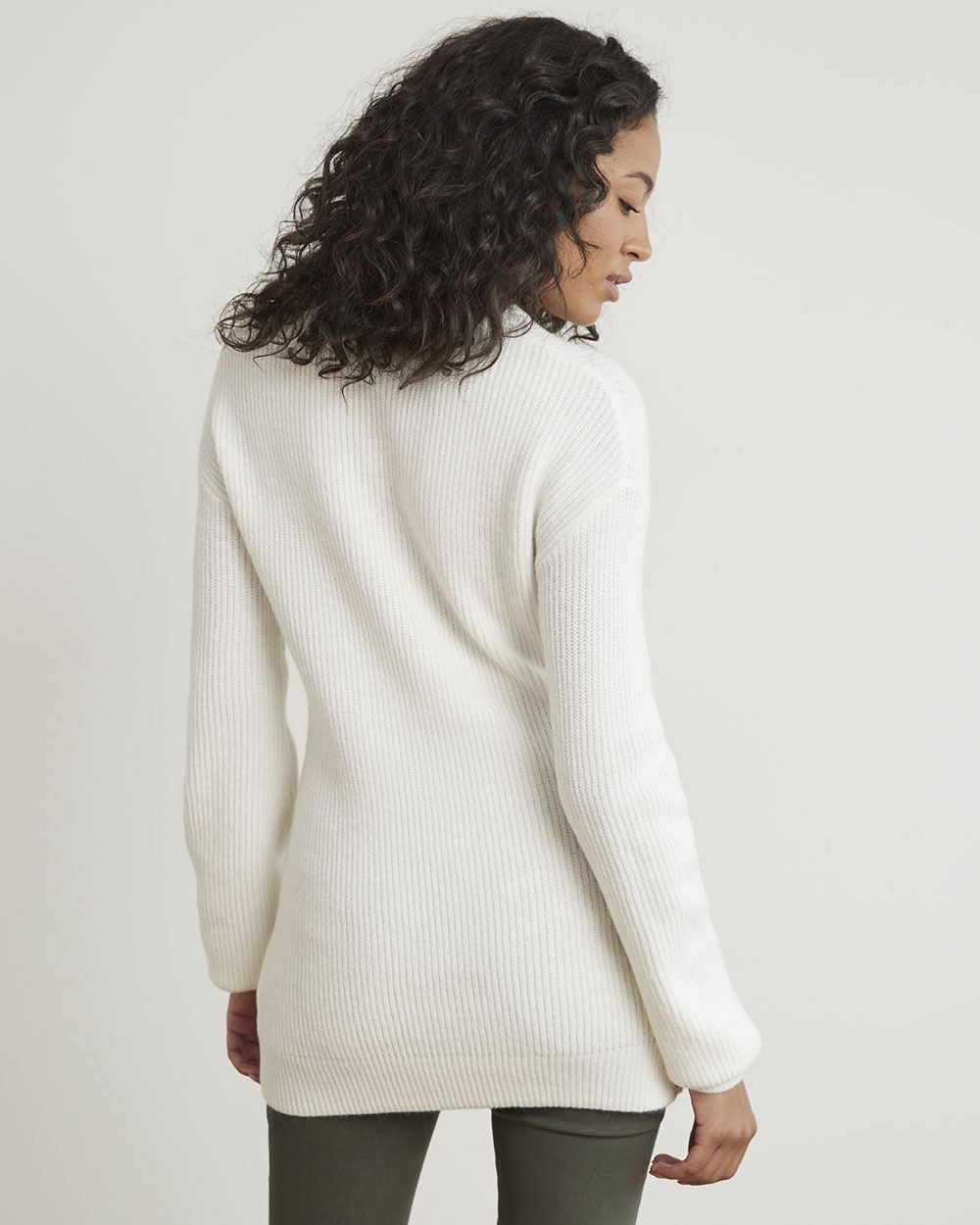 Long-Sleeve Fitted Sweater with Crew Neckline
