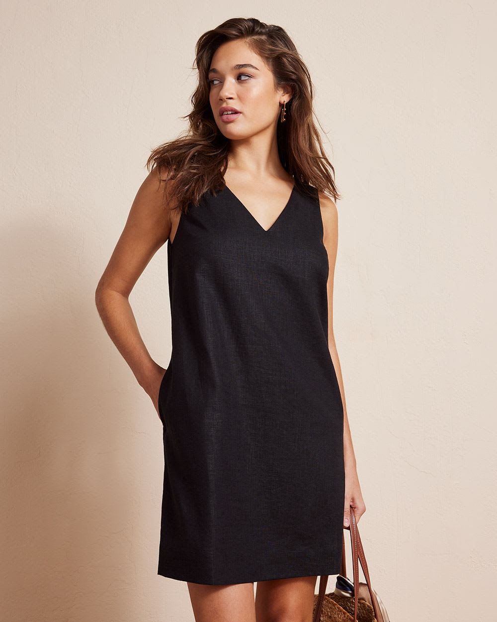 Sleeveless V-Neck Linen Shift Dress