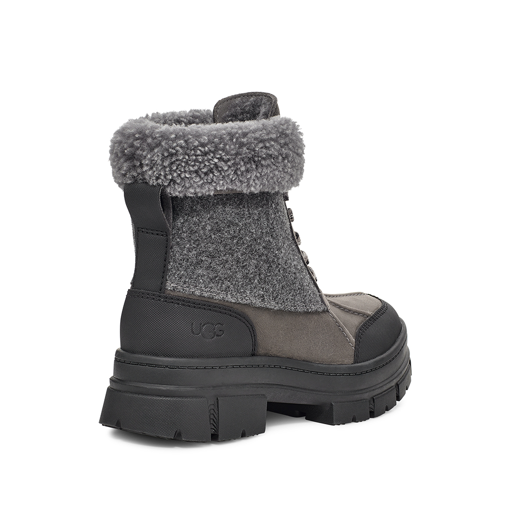 Ugg Ashton Addie Tipped in Dark Earth