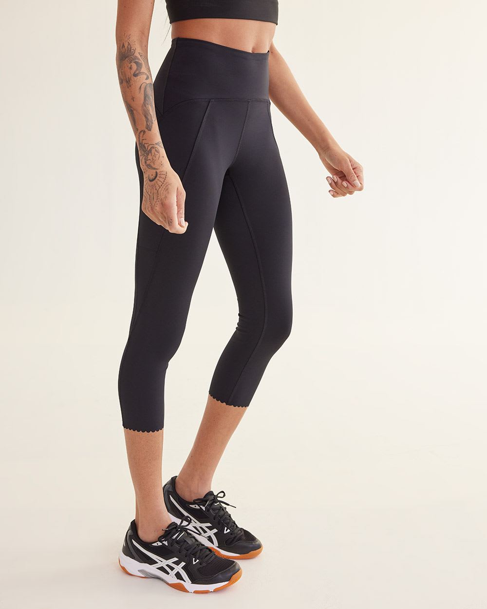 Pulse Capri Legging with Pockets and Scalloped Edges, Hyba