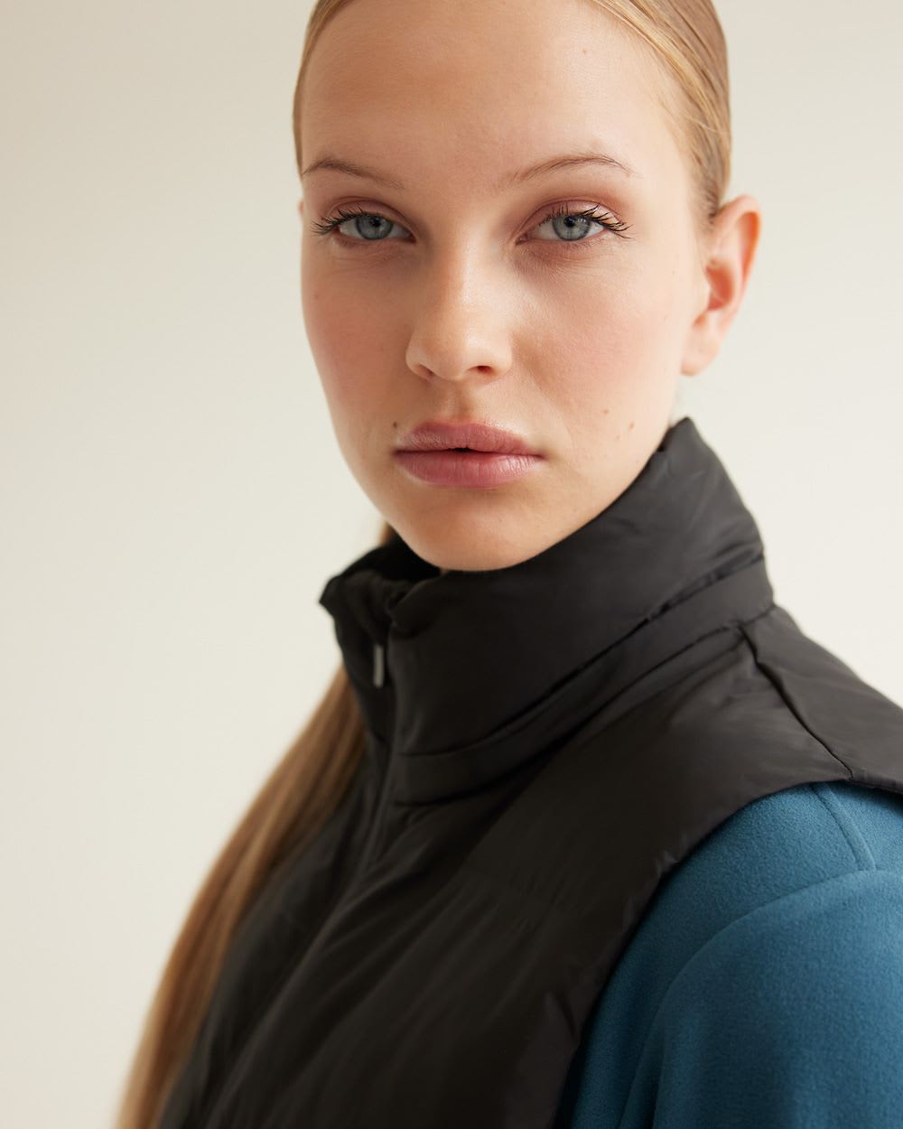 Sleeveless Vest - Hyba