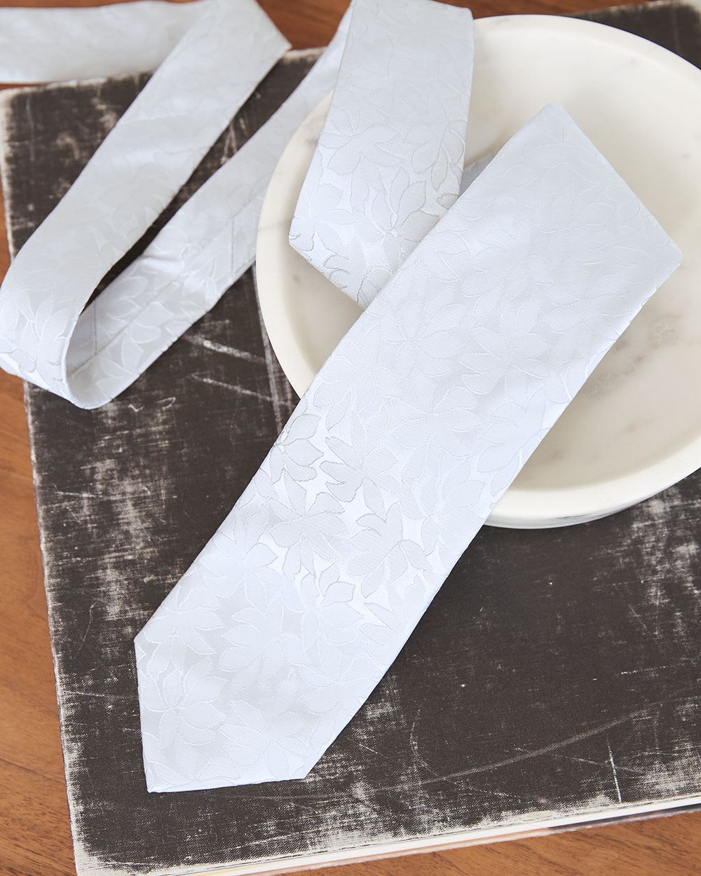 Celebration Regular Tie with Floral Pattern