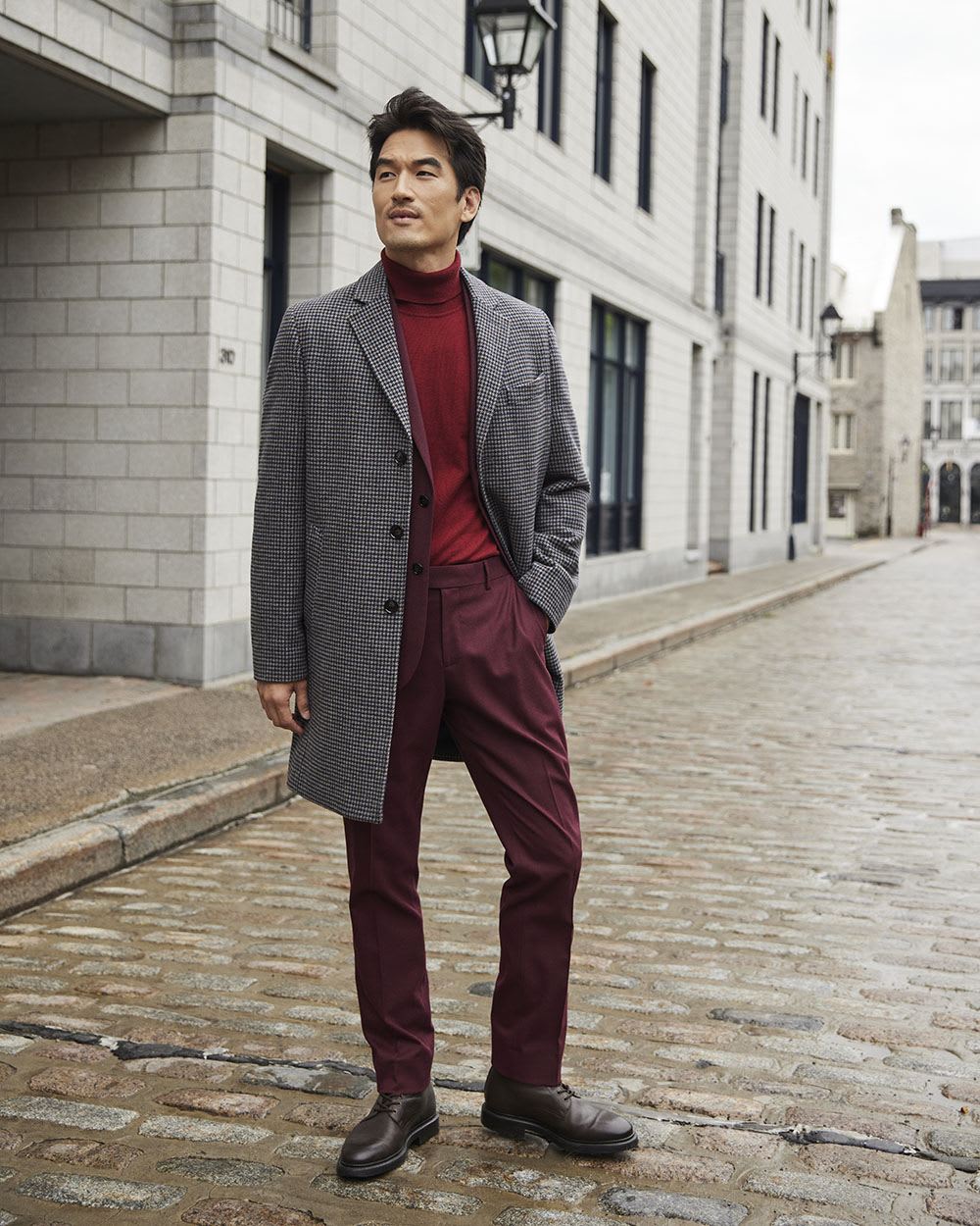 Classic Houndstooth Wool Coat with Tailored Collar