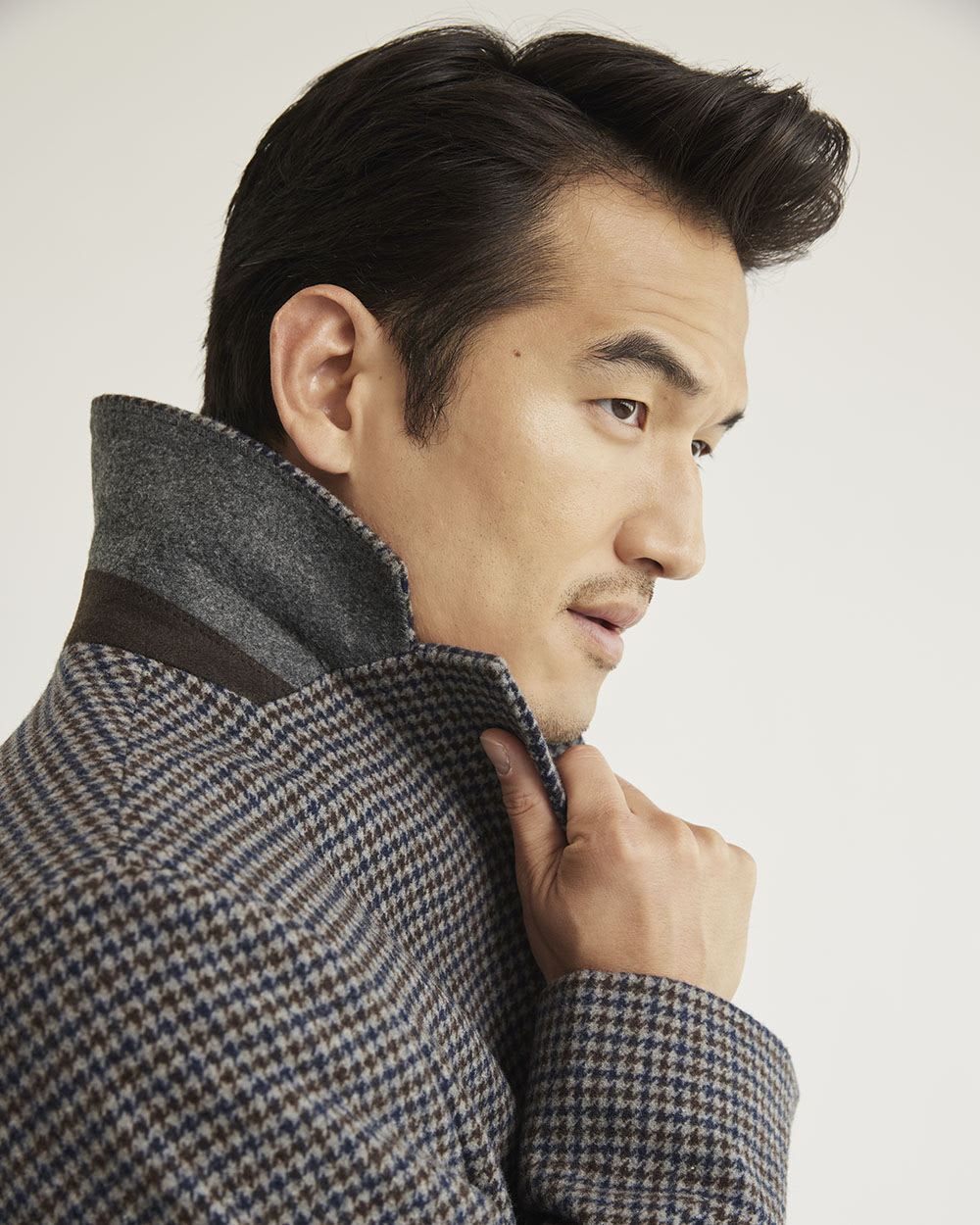 Classic Houndstooth Wool Coat with Tailored Collar