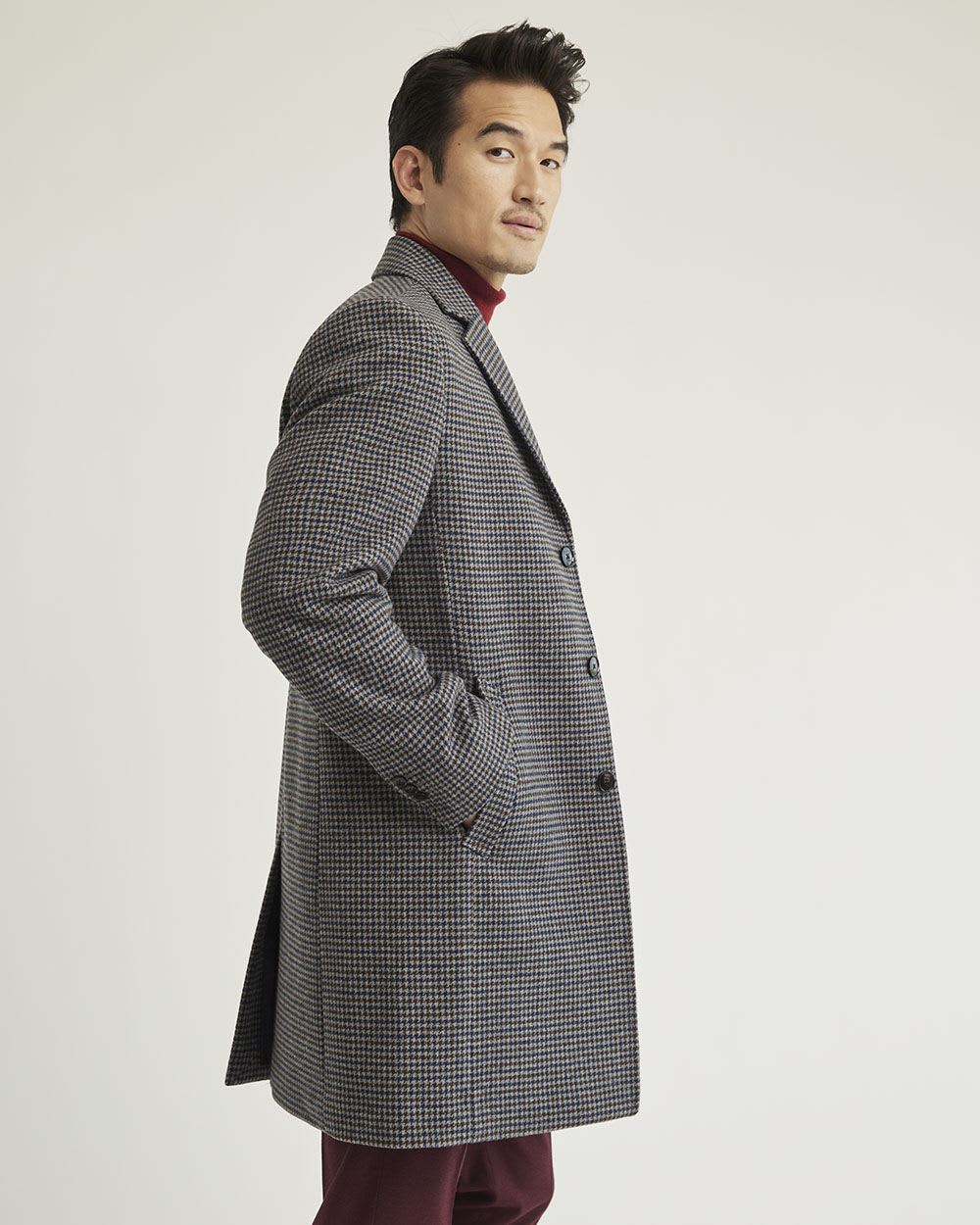 Classic Houndstooth Wool Coat with Tailored Collar