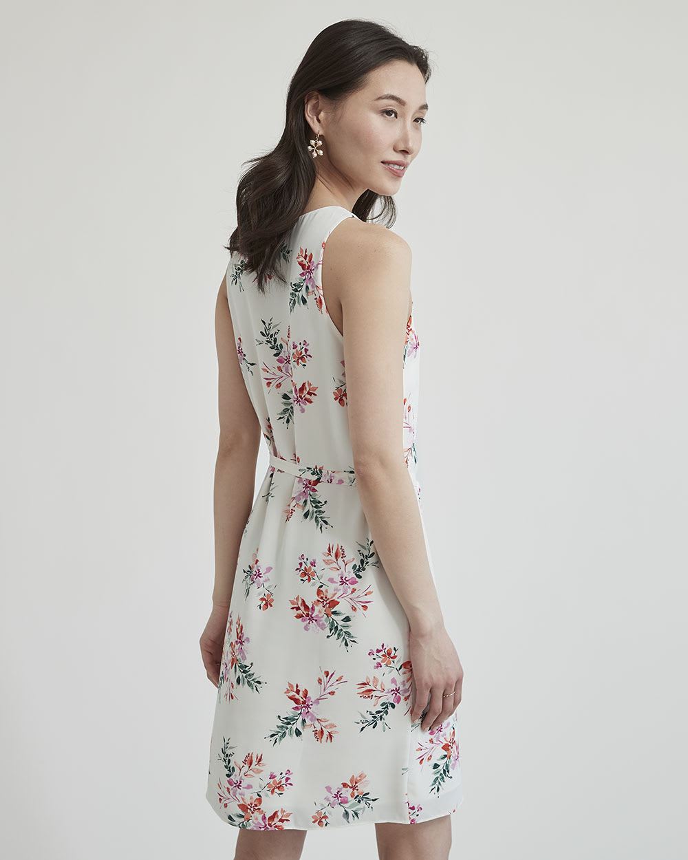 Silky Crepe Sleeveless Shift Dress