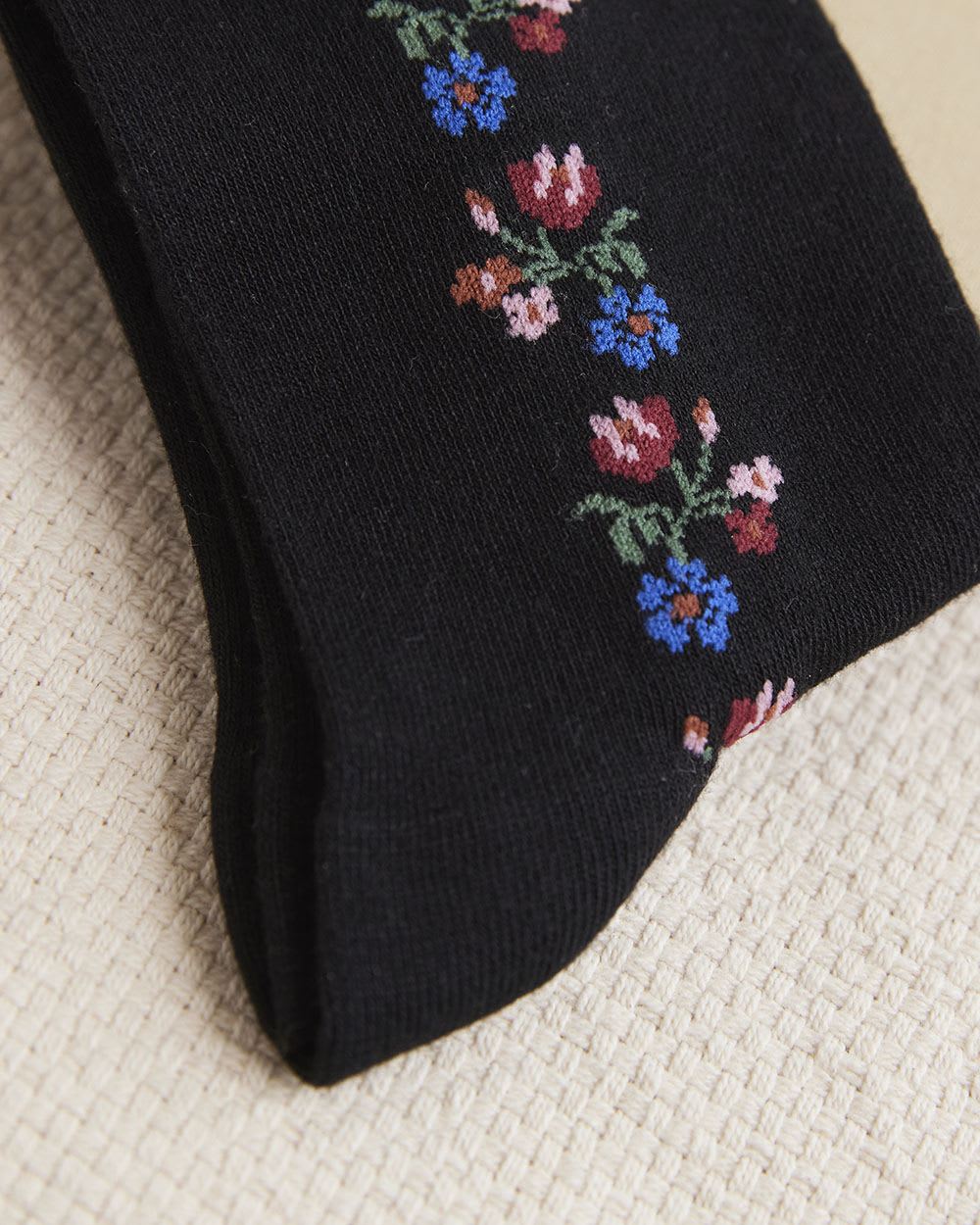 Bamboo Crew Socks with Floral Pattern