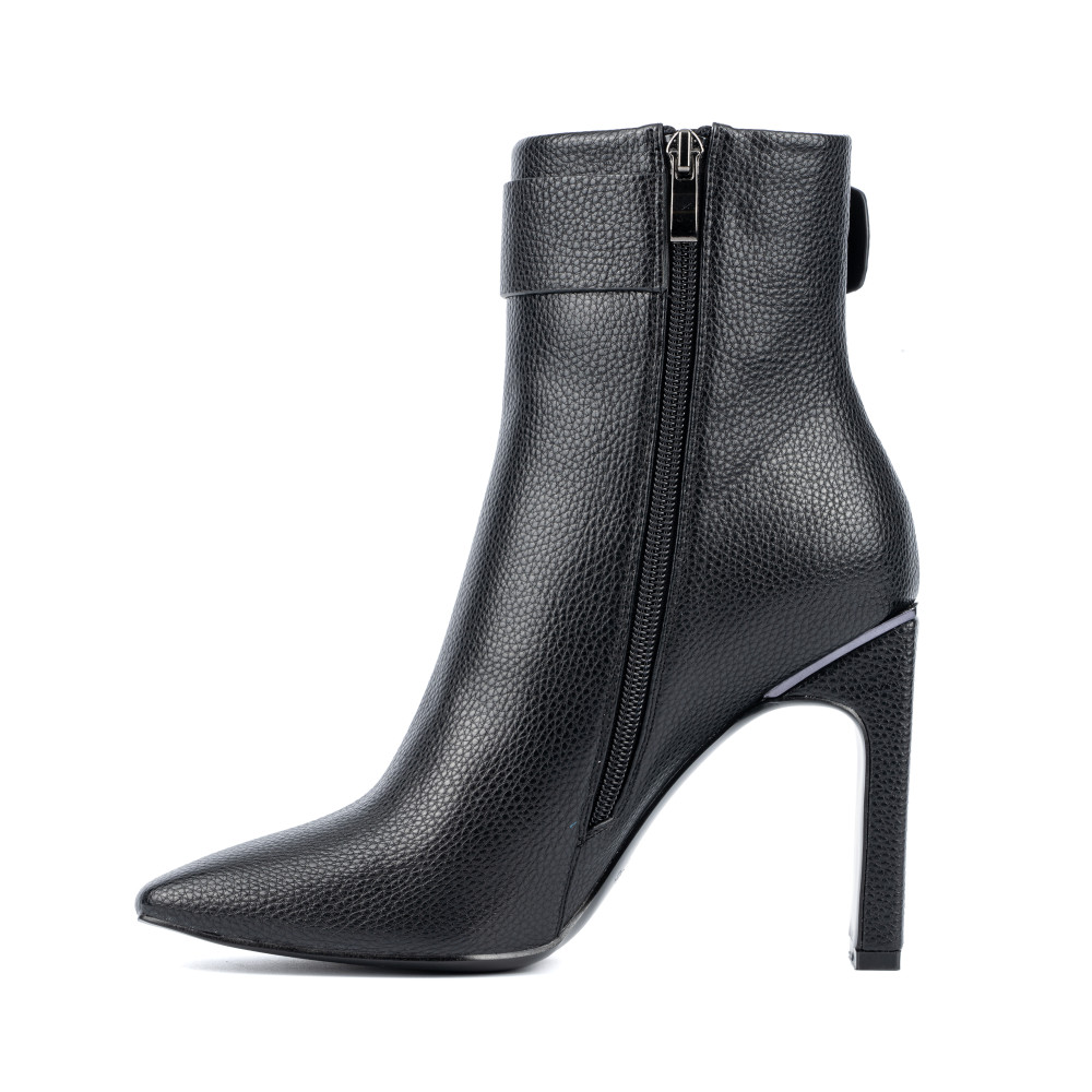 Torgeis Women's Daphne Booties