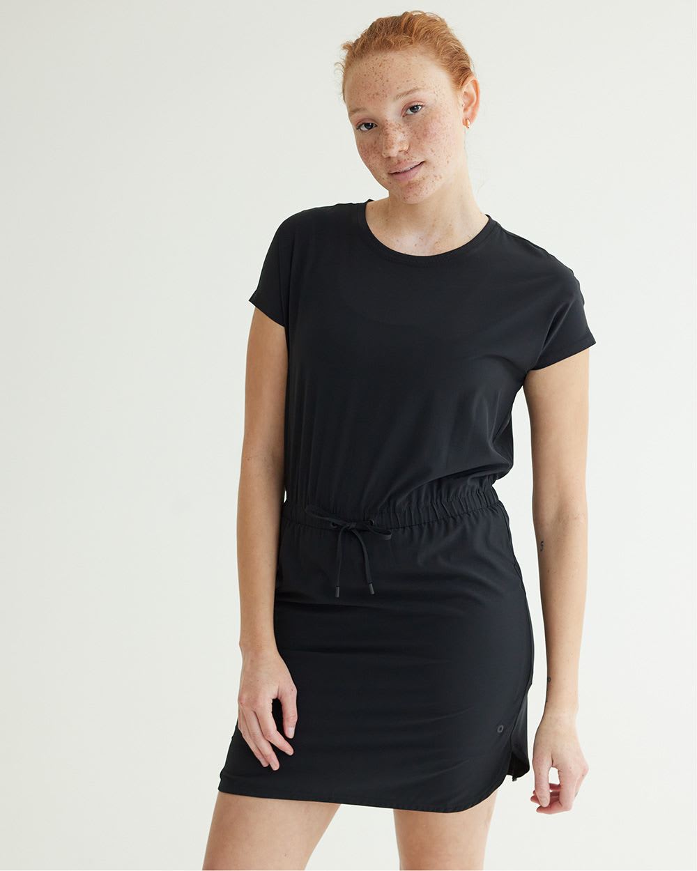 Short-Sleeve Crew-Neck Dress - Dry Lux Hyba