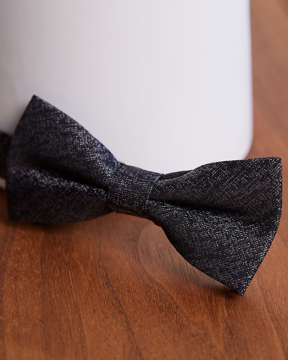 Bow Tie with Metallic Fibres