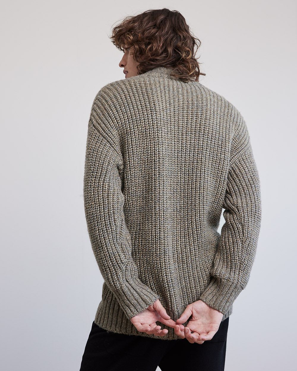 Gender-Neutral Cardigan with Metallic Fibres