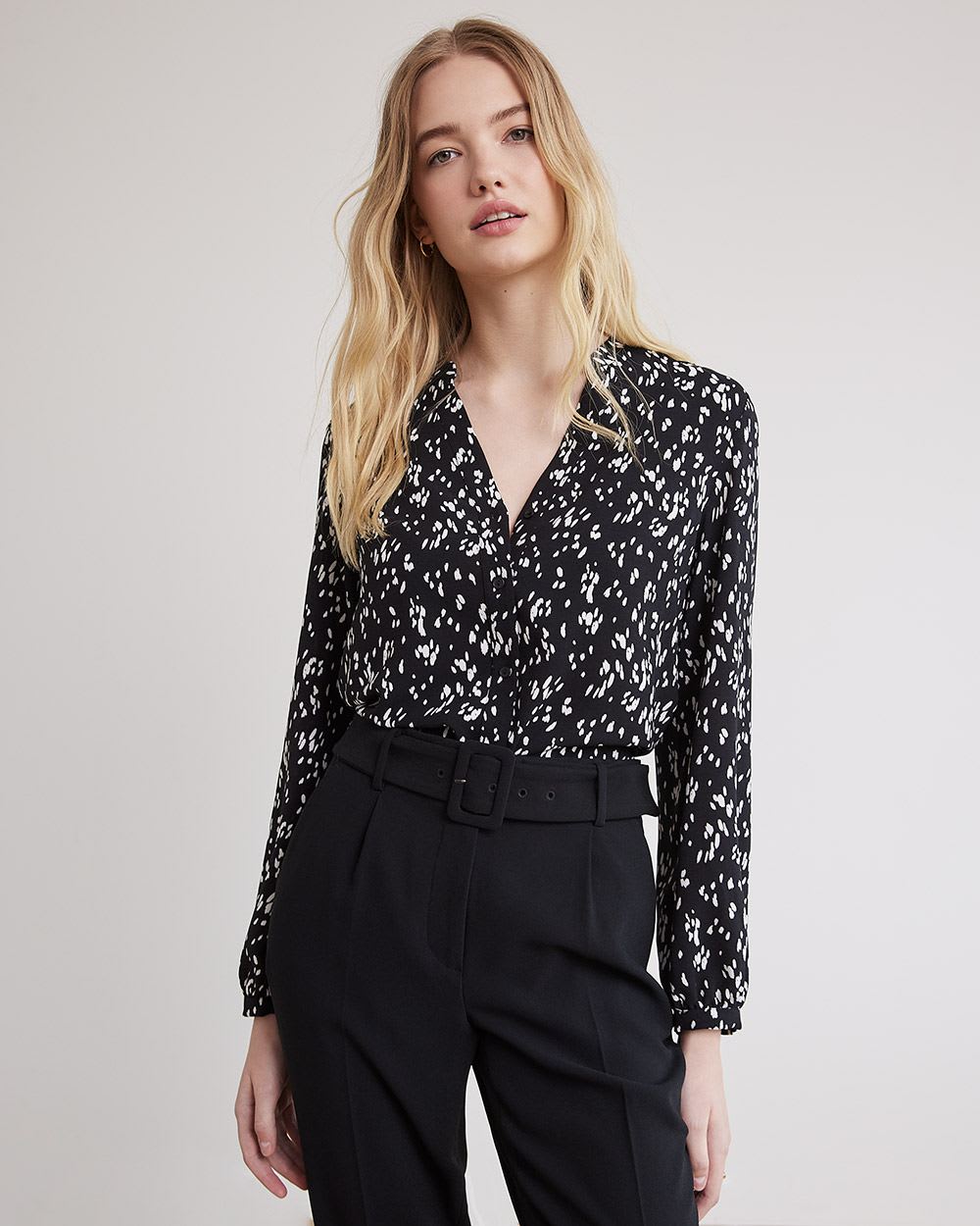 Long-Sleeve Buttoned-Down Fluid Blouse with V Neckline