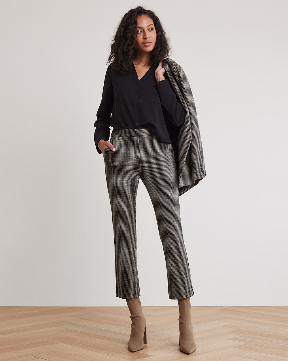 Long-Sleeve Buttoned-Down Crepe Blouse