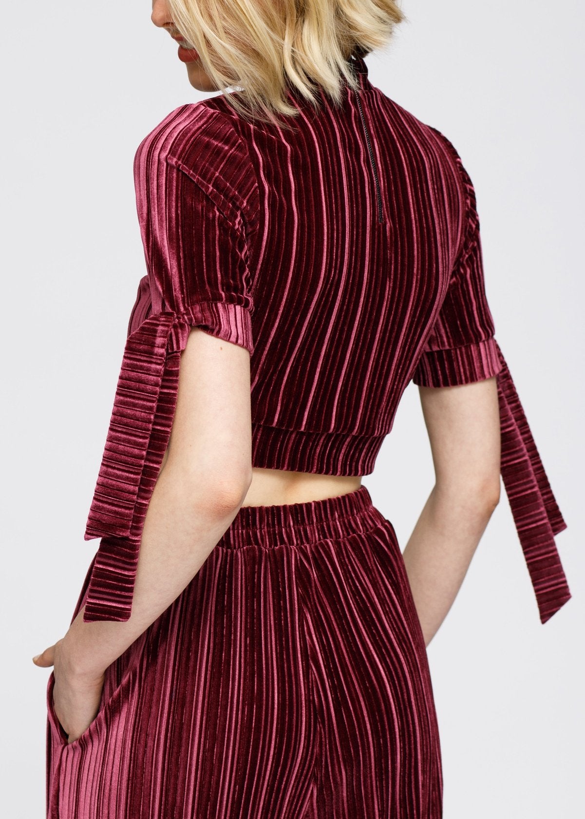 Nurode Mock-Neck Velvet Crop Top