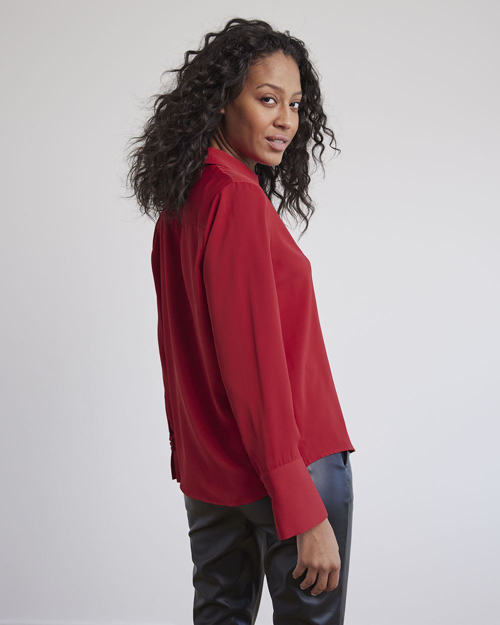 Long-Sleeve Buttoned-Down Twill Blouse