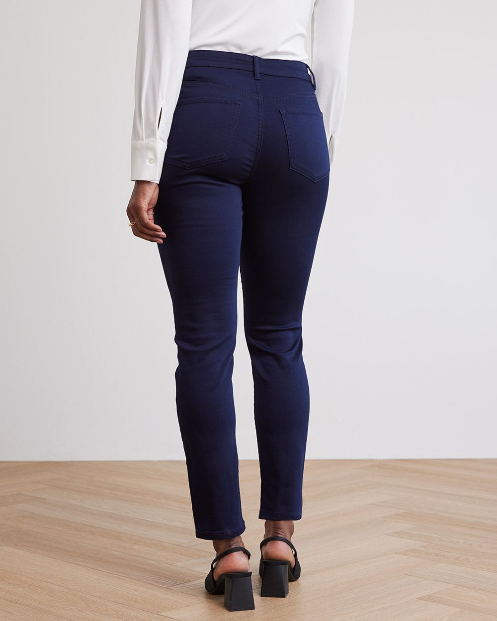 Solid Mid-Rise Natalie Jegging - 28"