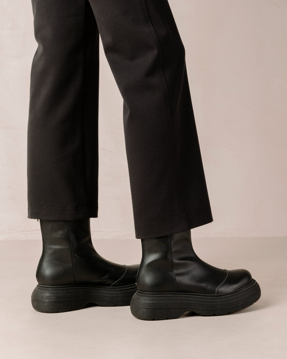 SVEGAN - Ink Black Boots