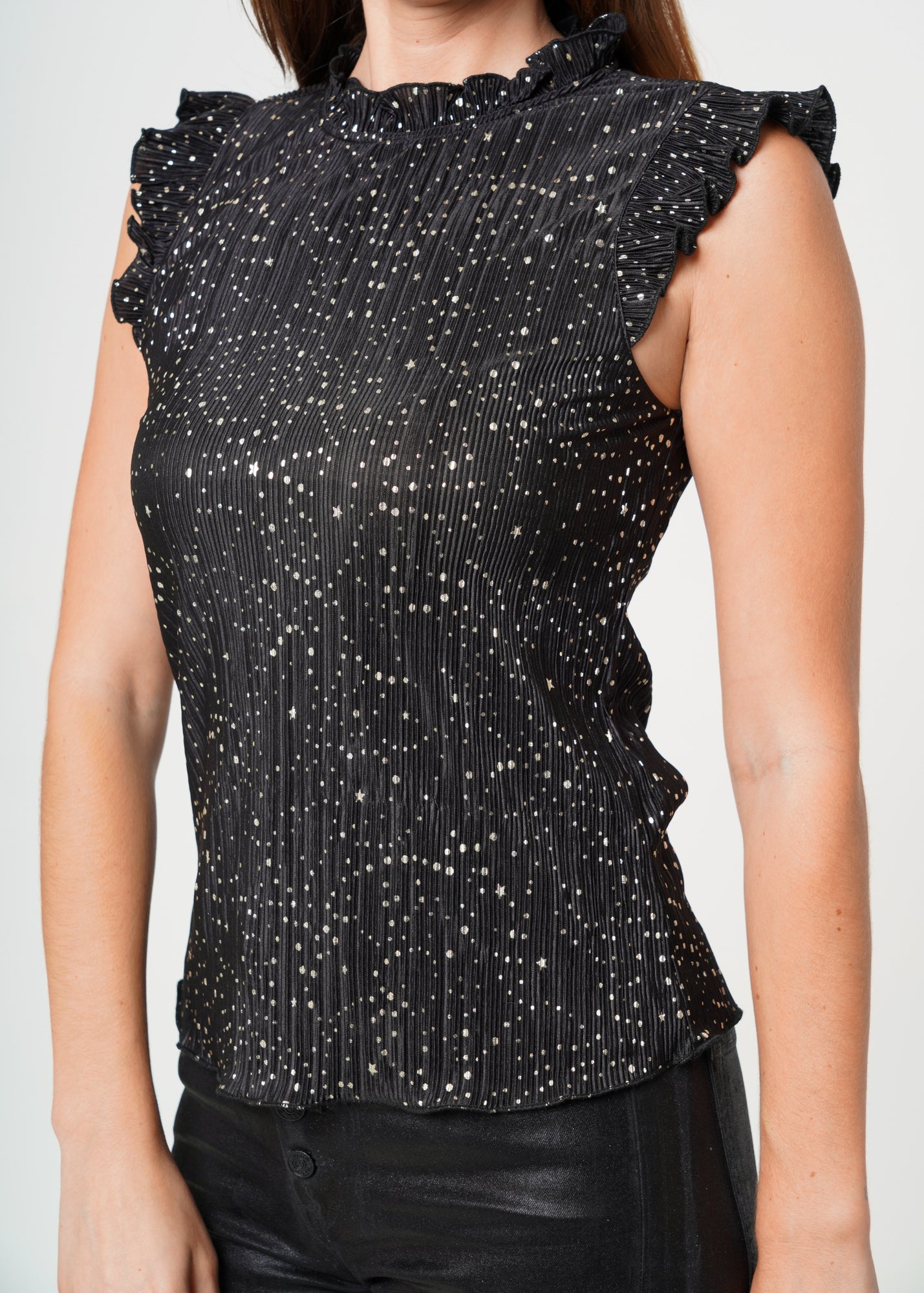 Nurode Sleeveless Mock Neck Lettuce Edge Top