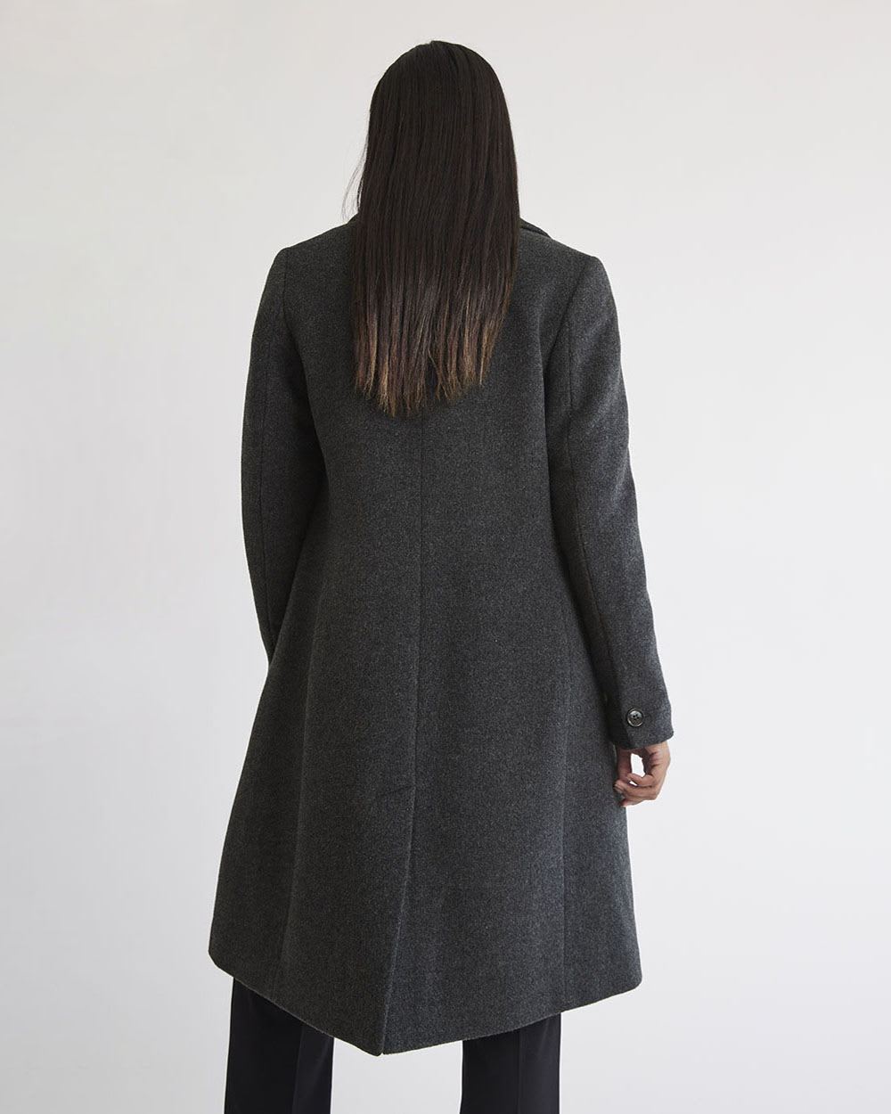 Fitted Luxe Wool Coat with Tailored Collar