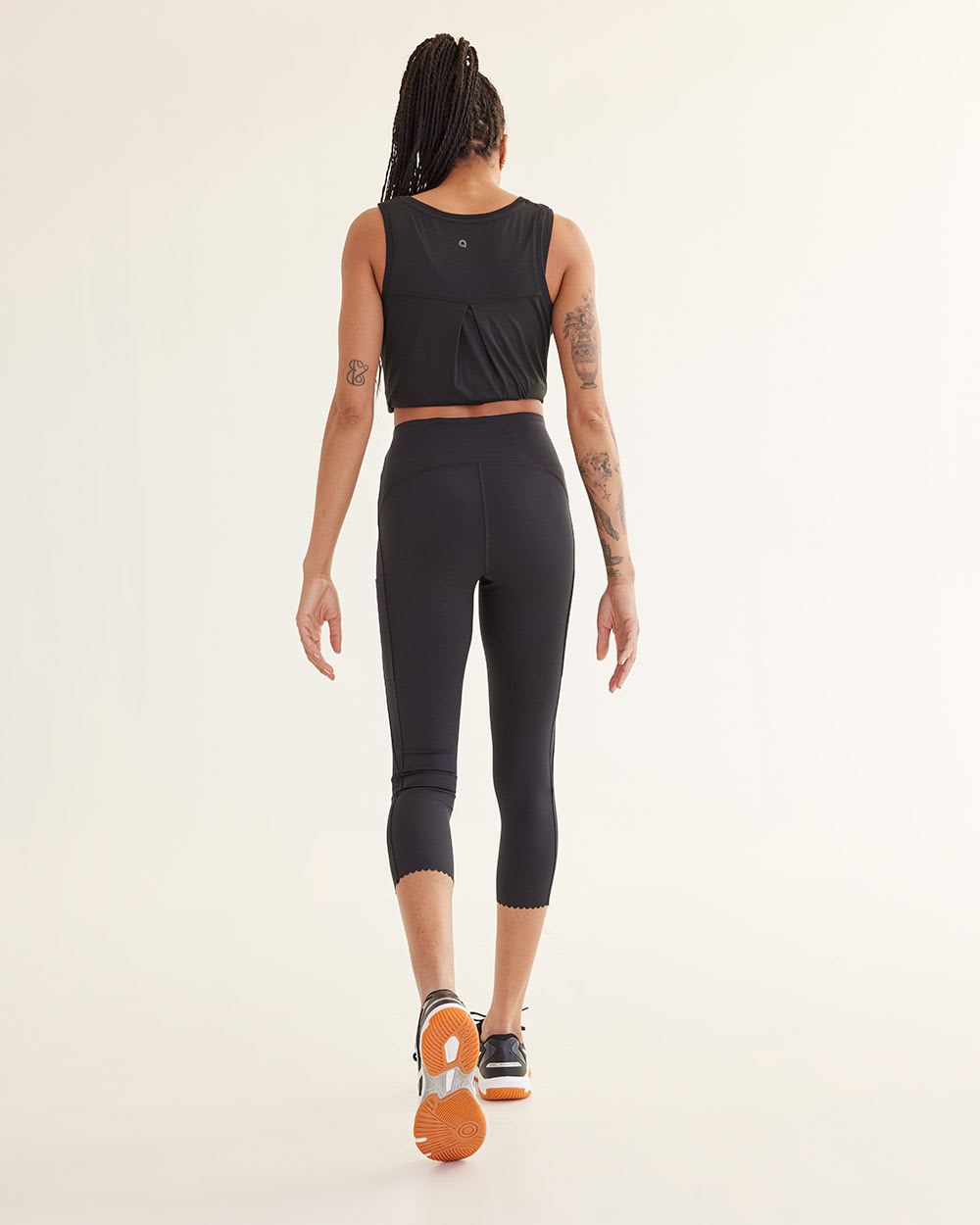 Pulse Capri Legging with Pockets and Scalloped Edges, Hyba