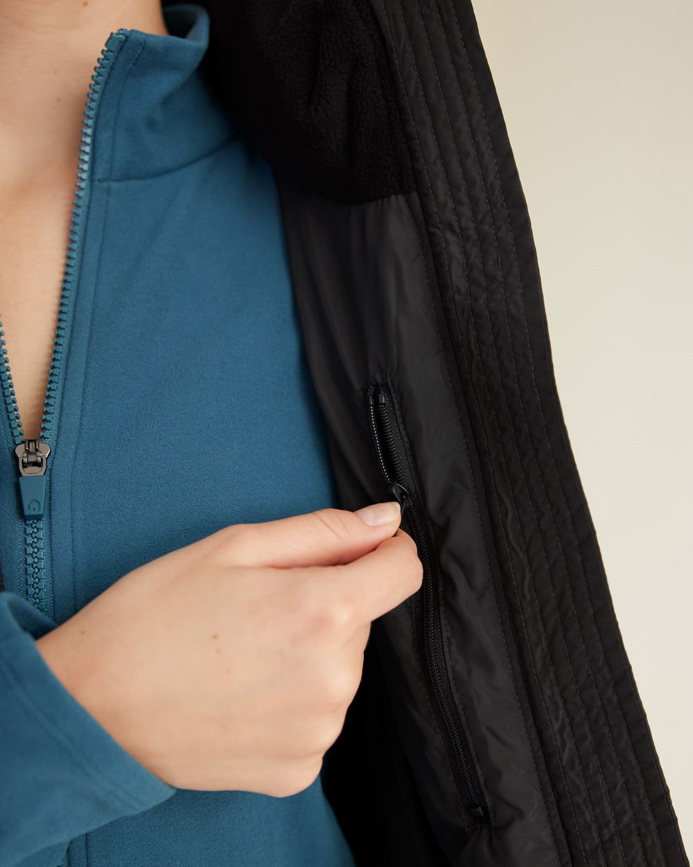 Sleeveless Vest - Hyba