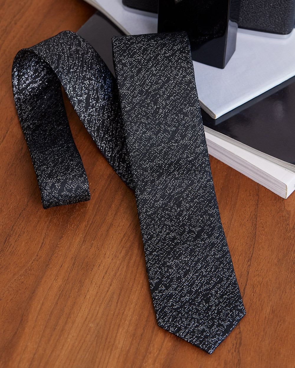 Skinny Black Tie with Metallic Fibres