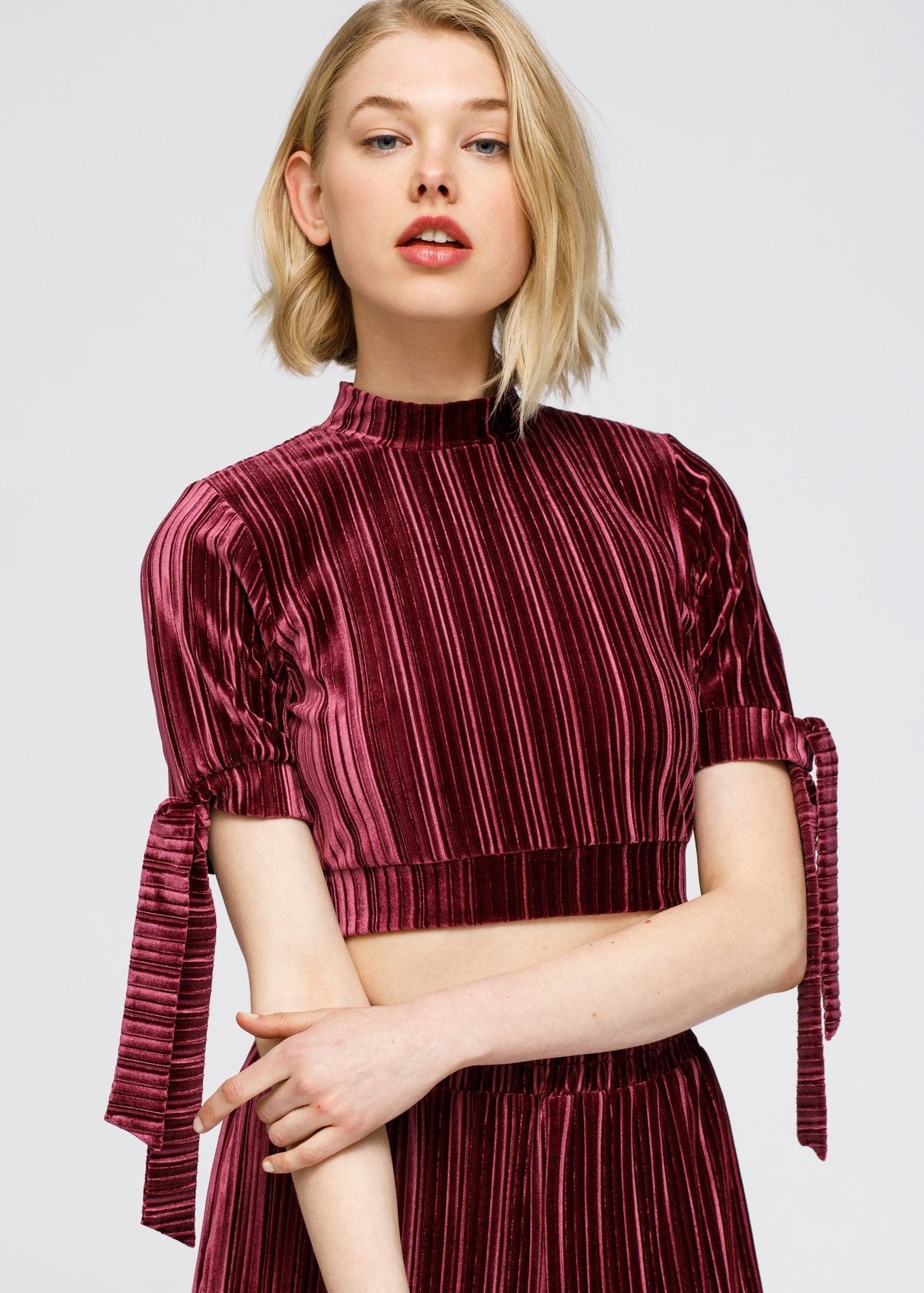 Nurode Mock-Neck Velvet Crop Top