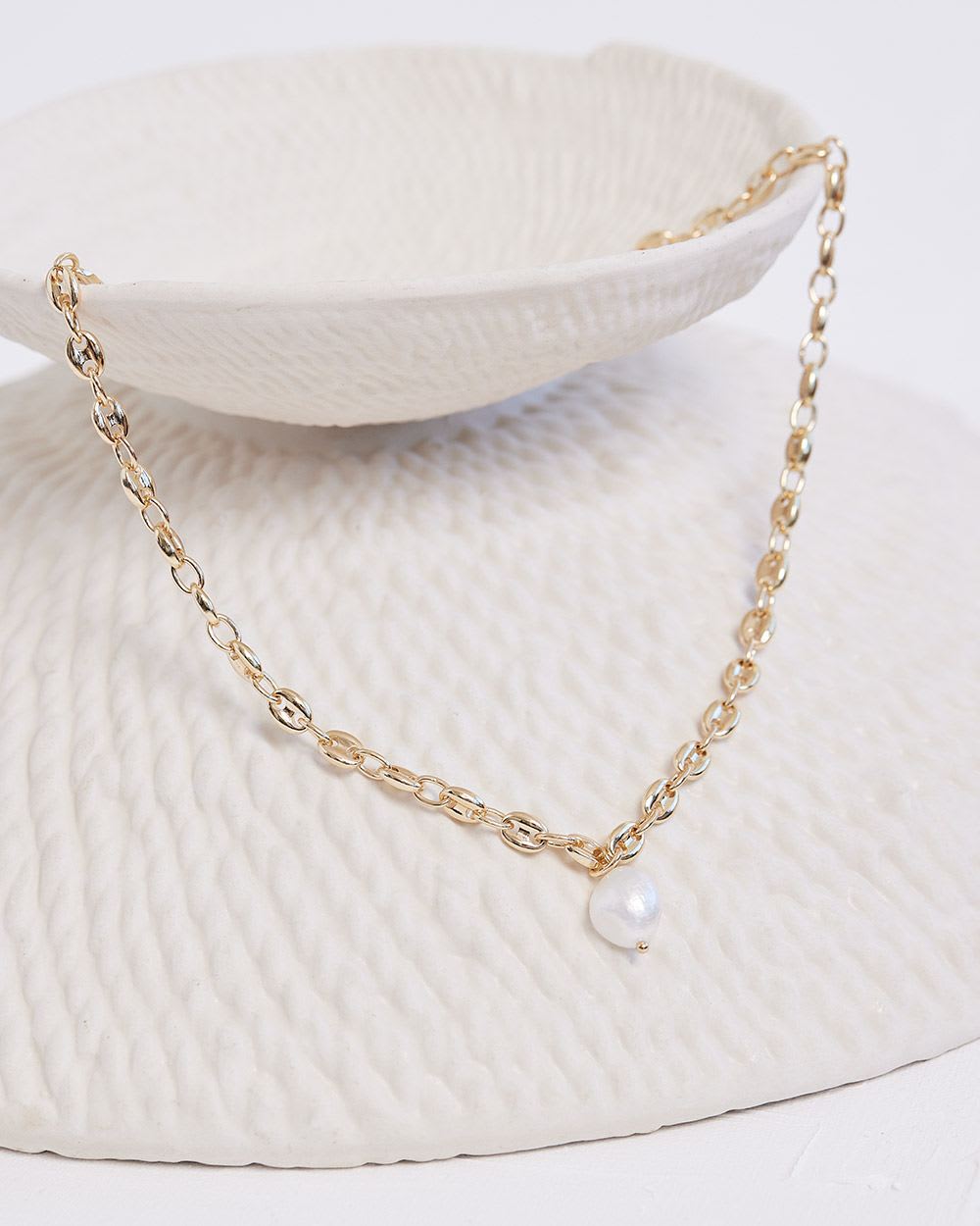 Short Necklace with Pearl Pendant